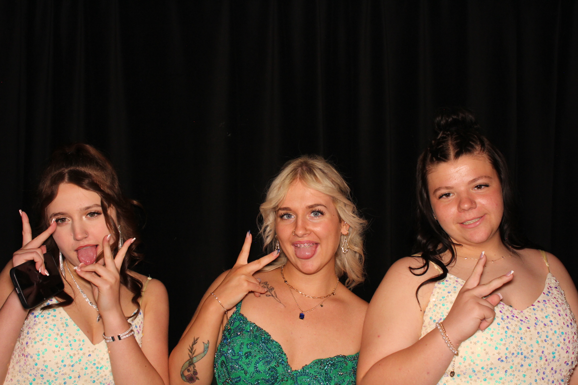 Batavia Prom | View more photos from the event at gallery.photoboothcincy.com/u/PhotoBoothCincy/Batavia-Prom