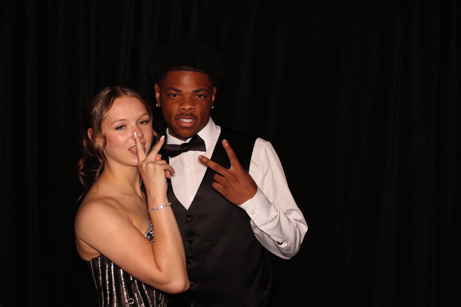 Batavia Prom | View more photos from the event at gallery.photoboothcincy.com/u/PhotoBoothCincy/Batavia-Prom