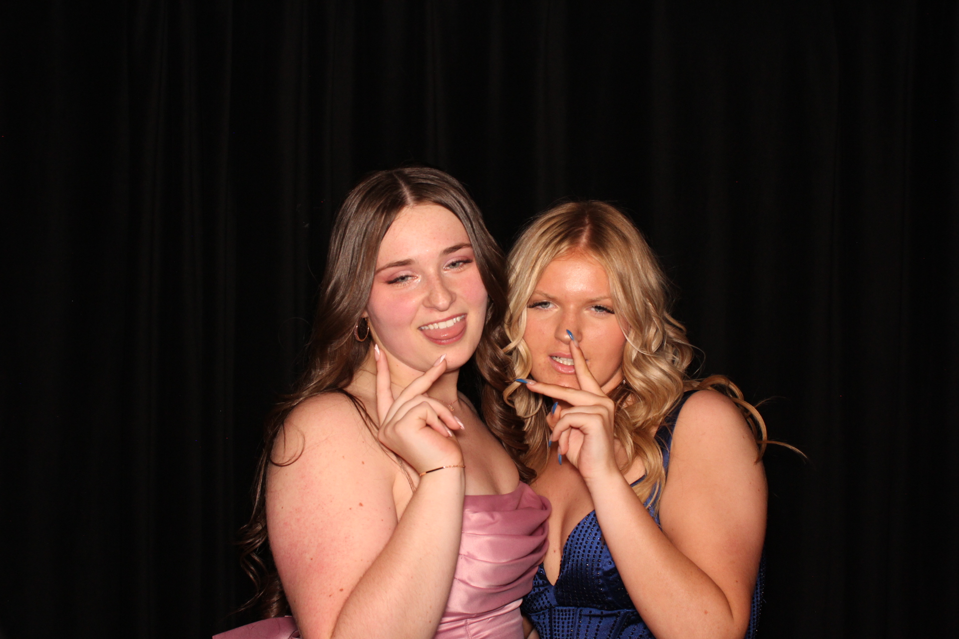 Batavia Prom | View more photos from the event at gallery.photoboothcincy.com/u/PhotoBoothCincy/Batavia-Prom