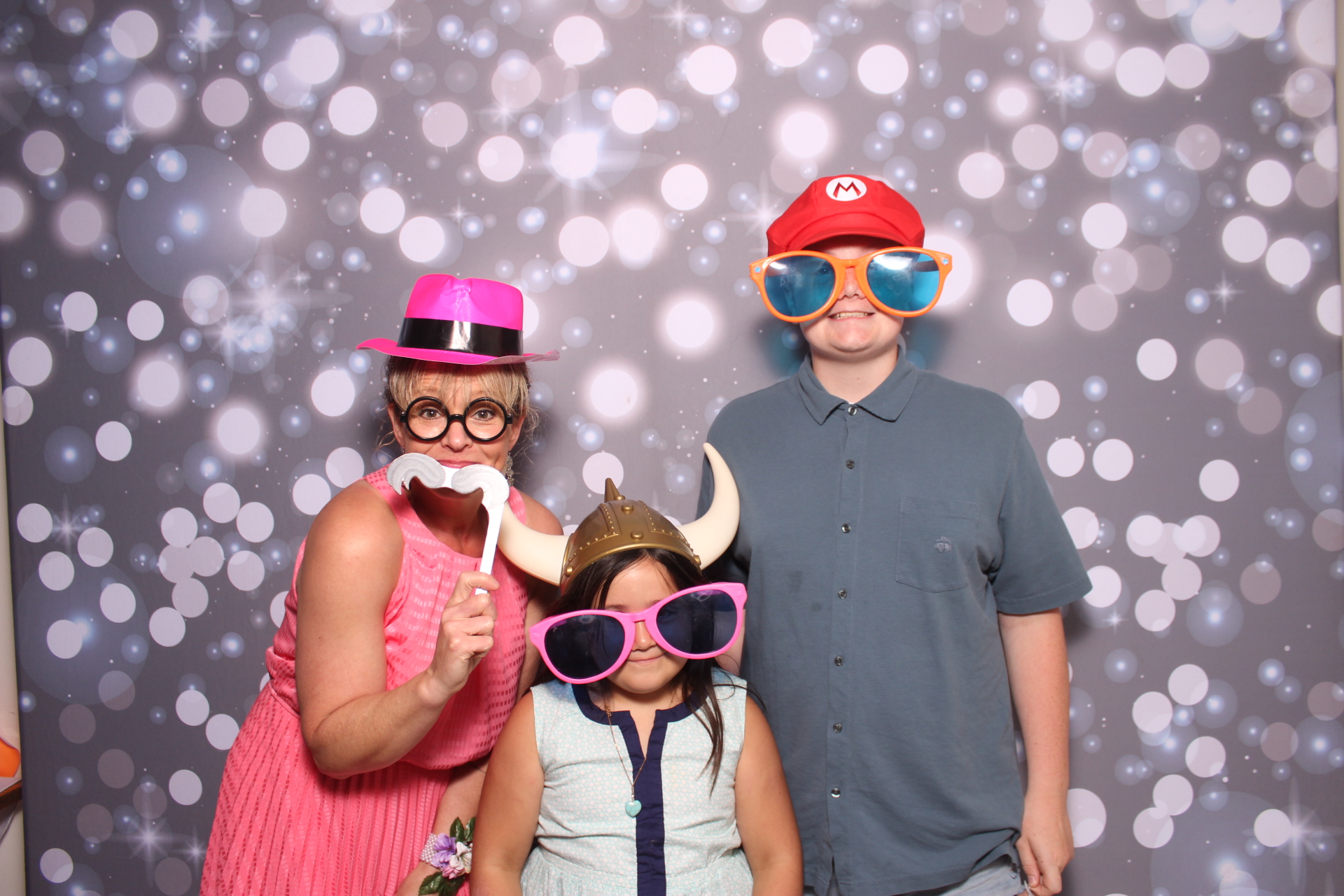 Brenden & Danica’s Wedding | View more photos from the event at gallery.photoboothcincy.com/u/PhotoBoothCincy/Brenden-Danica’s-Wedding