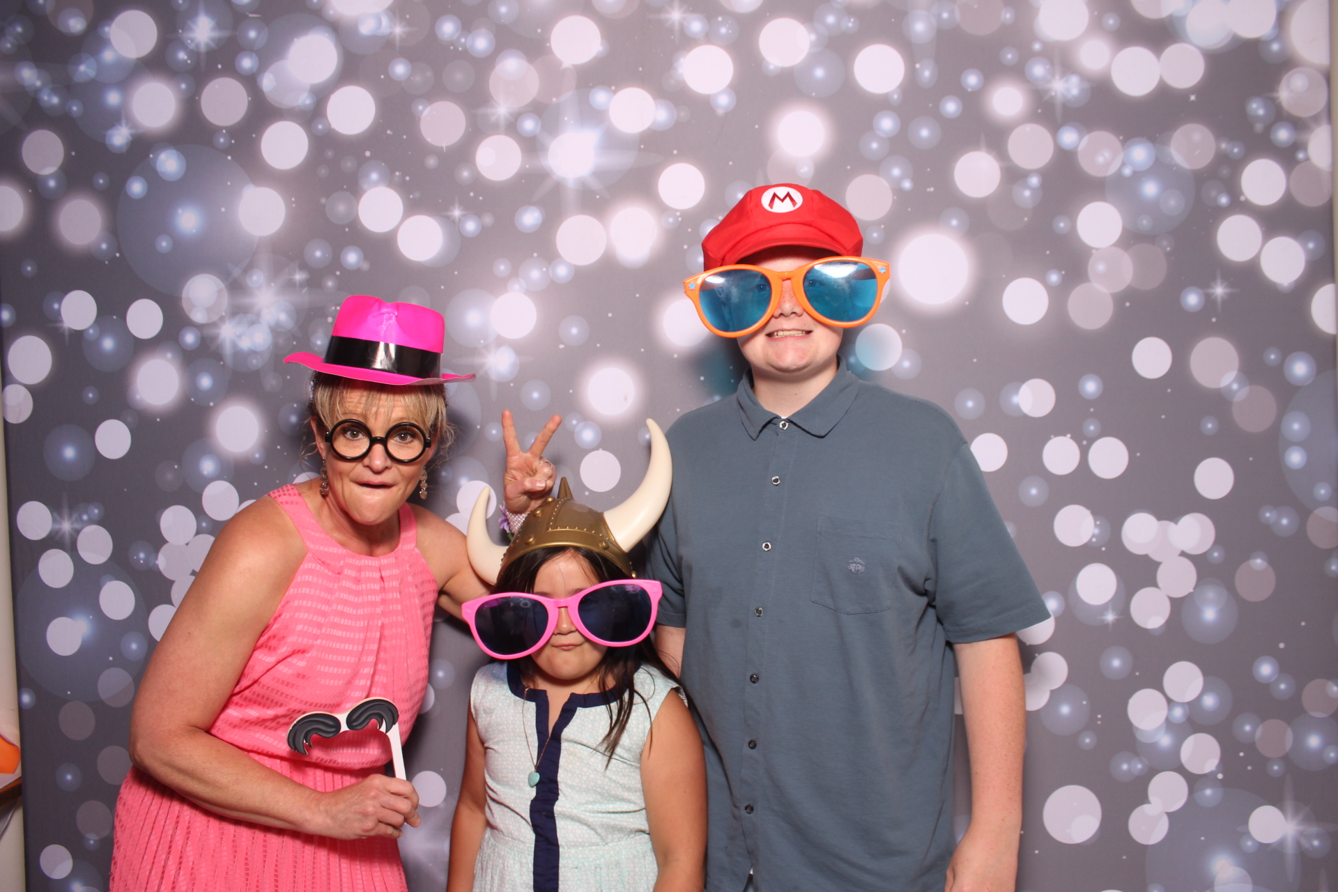 Brenden & Danica’s Wedding | View more photos from the event at gallery.photoboothcincy.com/u/PhotoBoothCincy/Brenden-Danica’s-Wedding