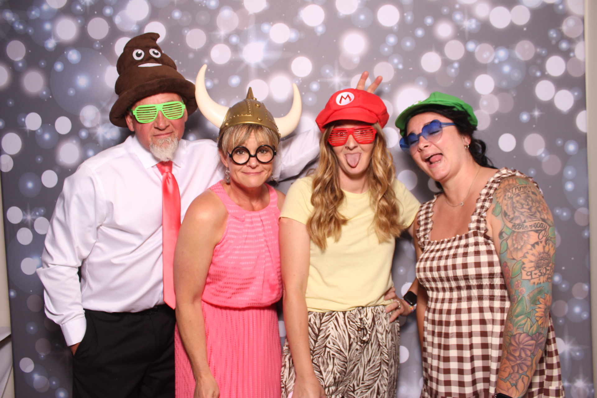 Brenden & Danica’s Wedding | View more photos from the event at gallery.photoboothcincy.com/u/PhotoBoothCincy/Brenden-Danica’s-Wedding