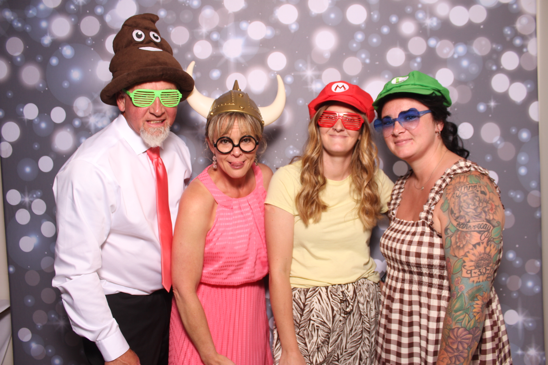 Brenden & Danica’s Wedding | View more photos from the event at gallery.photoboothcincy.com/u/PhotoBoothCincy/Brenden-Danica’s-Wedding