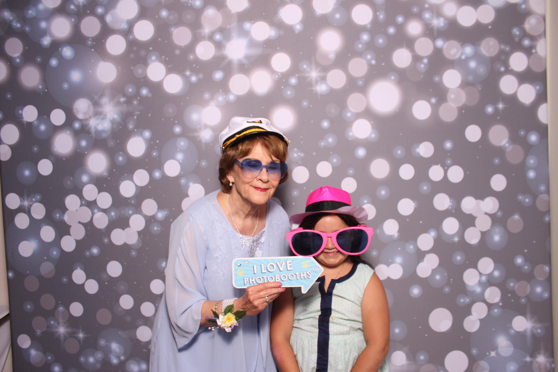 Brenden & Danica’s Wedding | View more photos from the event at gallery.photoboothcincy.com/u/PhotoBoothCincy/Brenden-Danica’s-Wedding