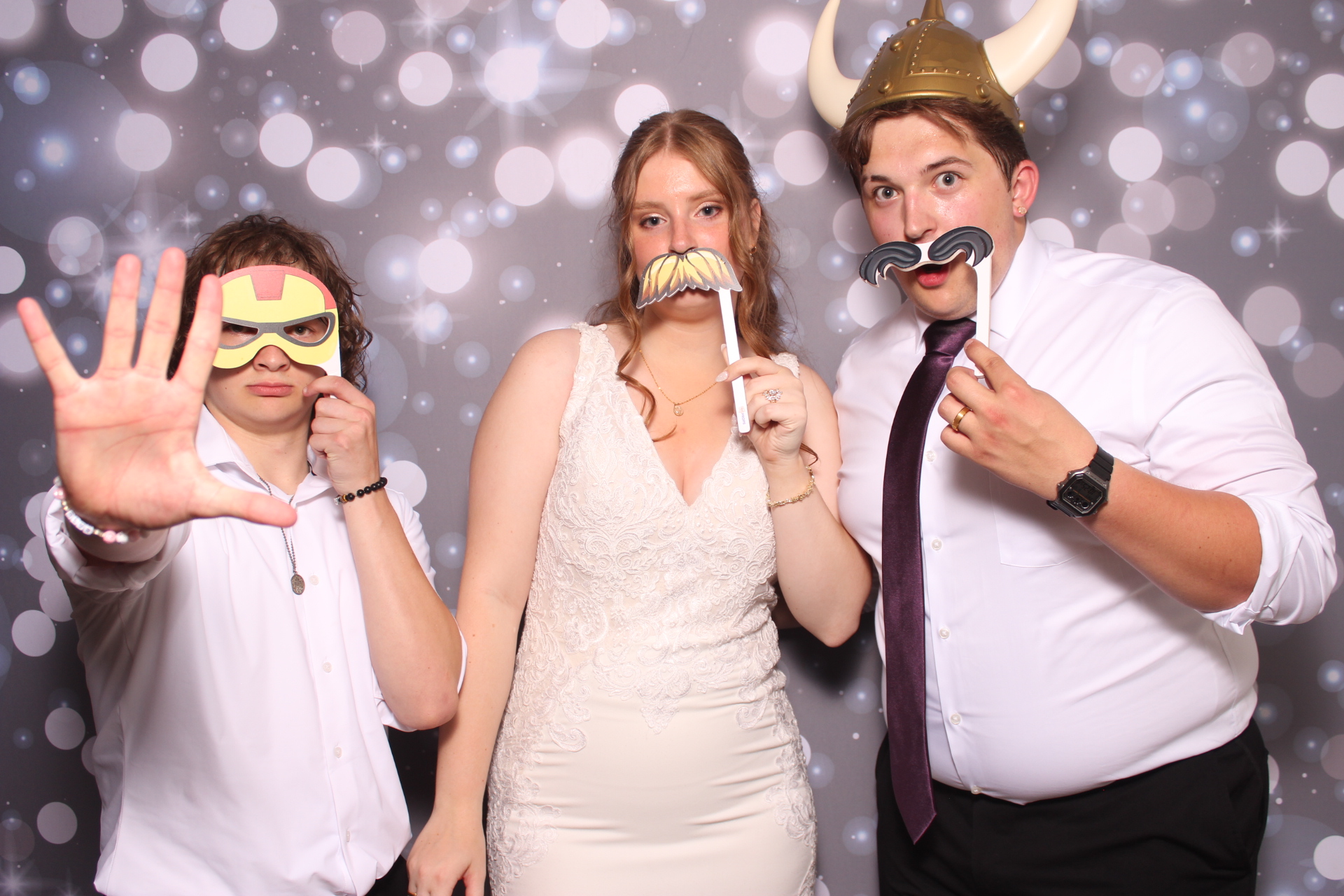 Brenden & Danica’s Wedding | View more photos from the event at gallery.photoboothcincy.com/u/PhotoBoothCincy/Brenden-Danica’s-Wedding
