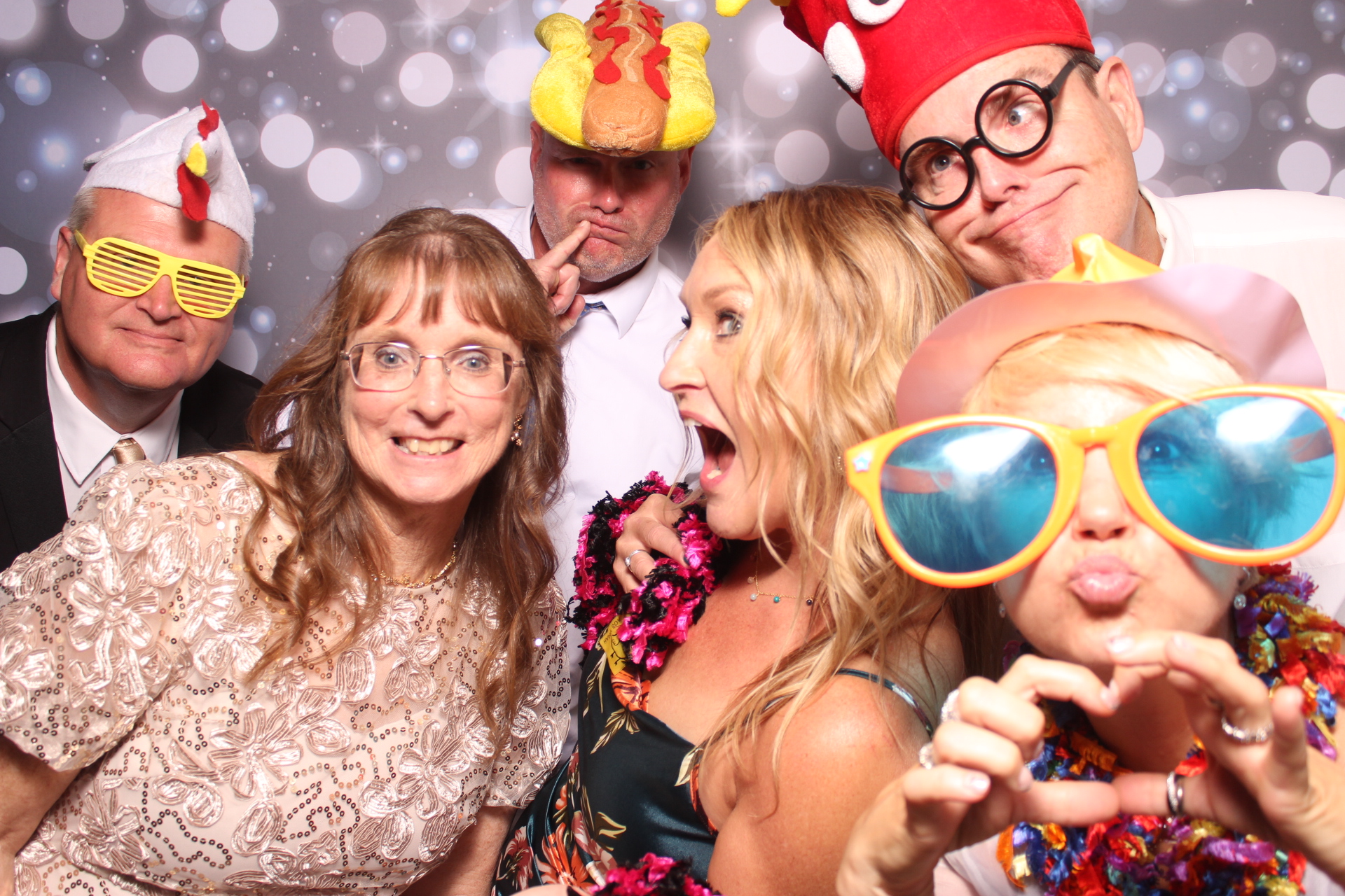 Brenden & Danica’s Wedding | View more photos from the event at gallery.photoboothcincy.com/u/PhotoBoothCincy/Brenden-Danica’s-Wedding
