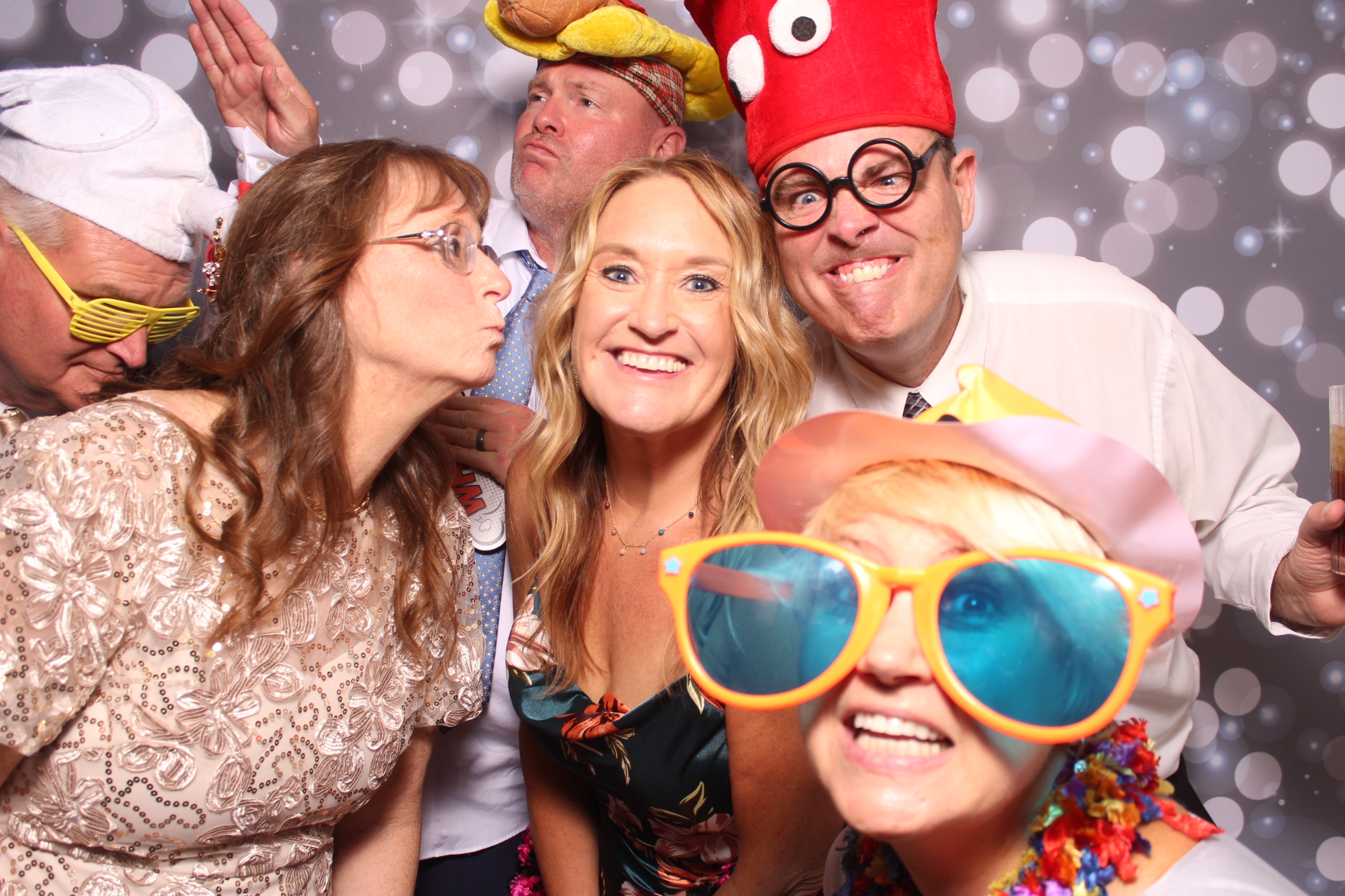 Brenden & Danica’s Wedding | View more photos from the event at gallery.photoboothcincy.com/u/PhotoBoothCincy/Brenden-Danica’s-Wedding