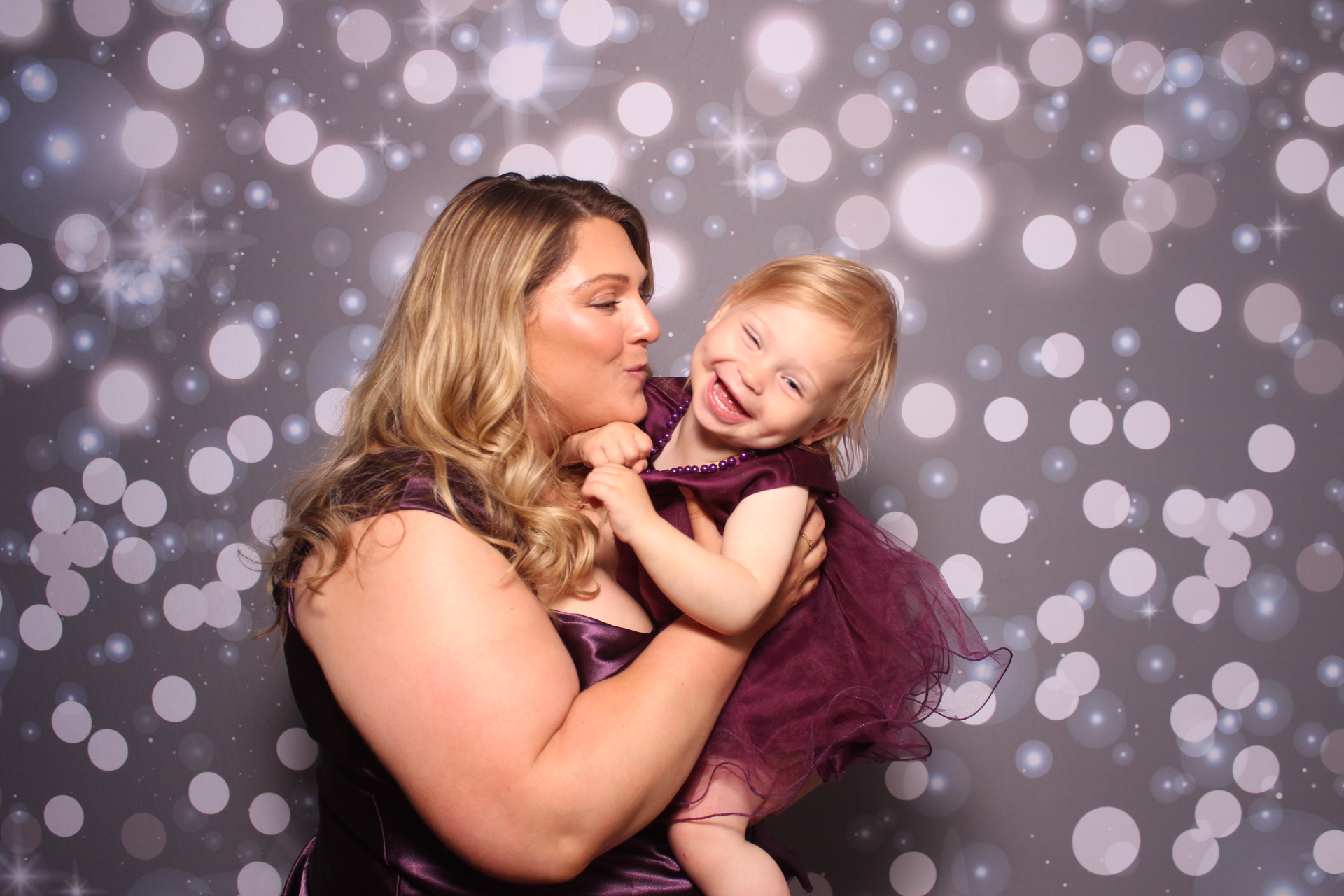 Brenden & Danica’s Wedding | View more photos from the event at gallery.photoboothcincy.com/u/PhotoBoothCincy/Brenden-Danica’s-Wedding