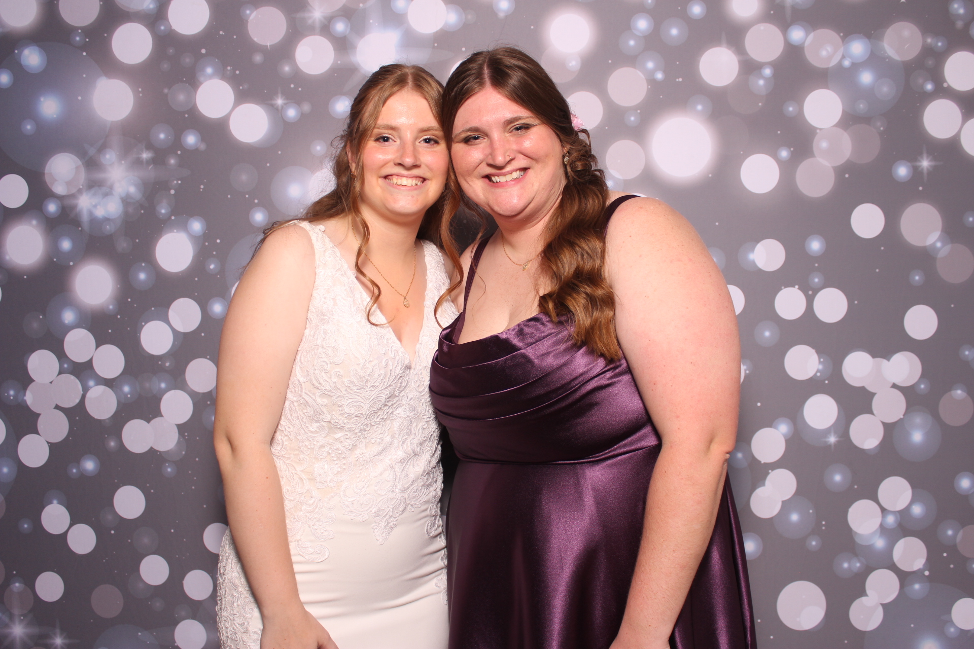 Brenden & Danica’s Wedding | View more photos from the event at gallery.photoboothcincy.com/u/PhotoBoothCincy/Brenden-Danica’s-Wedding
