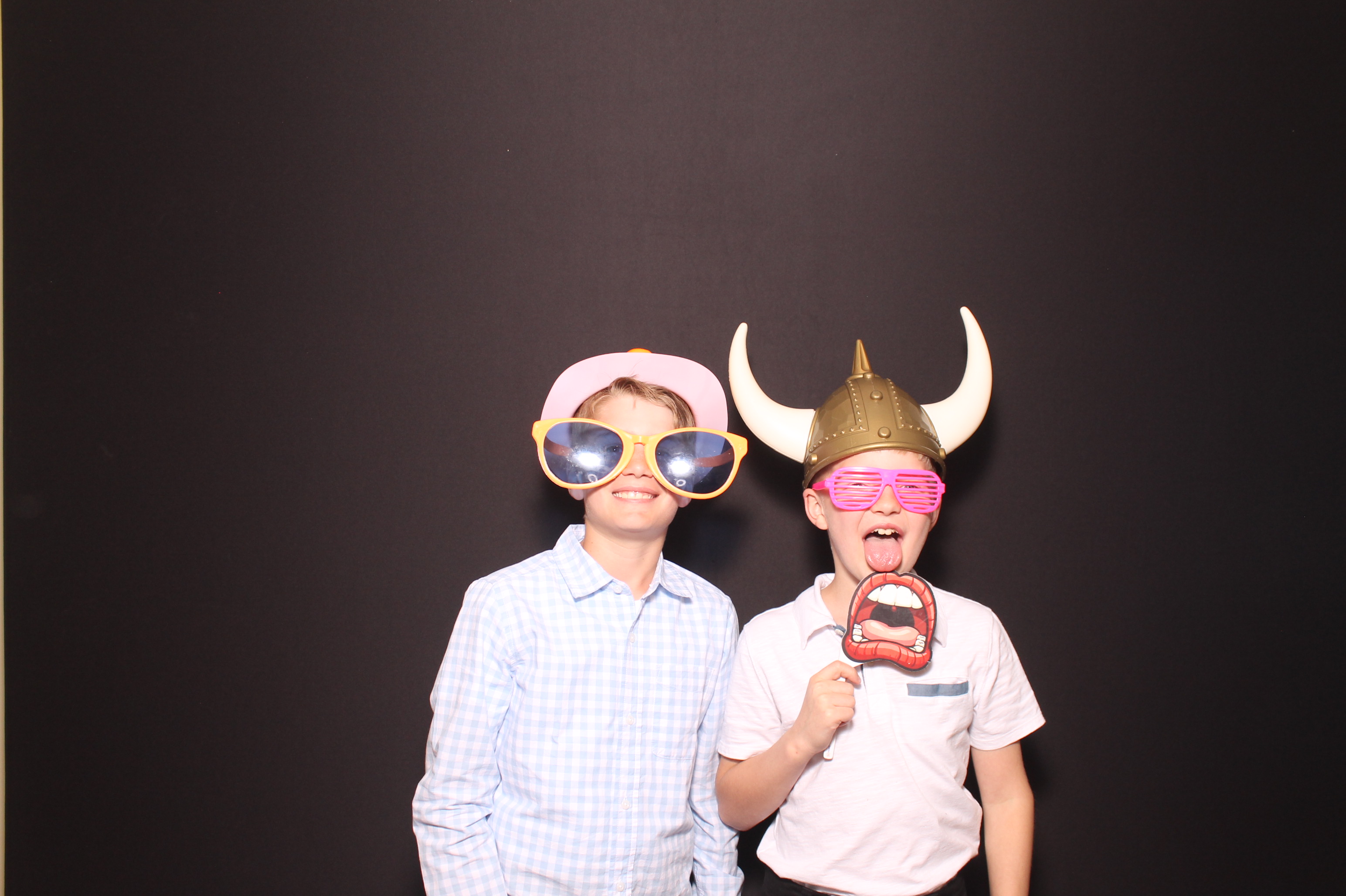 Brittany & Noah Reception | View more photos from the event at gallery.photoboothcincy.com/u/PhotoBoothCincy/Brittany-Noah-Reception