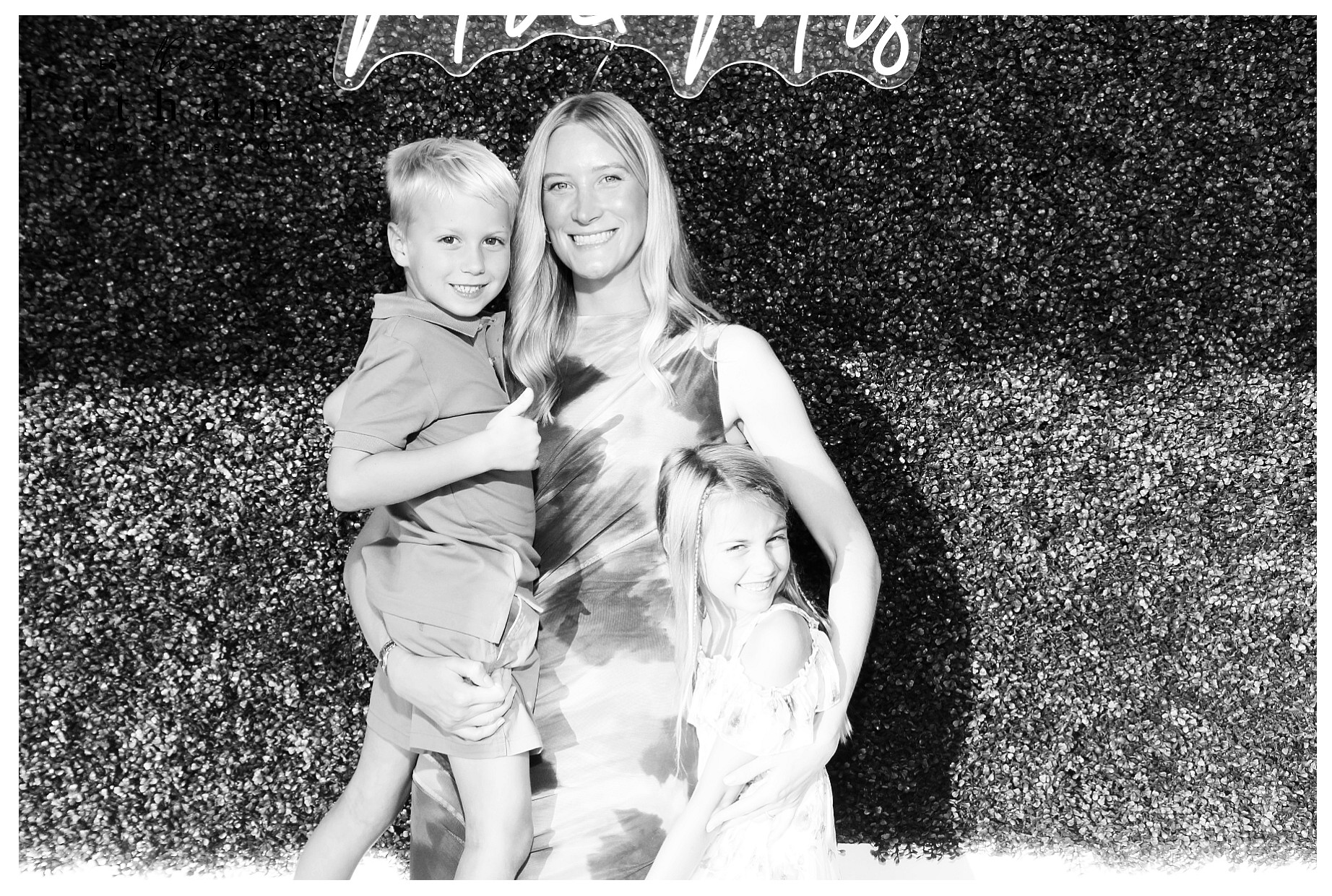 Brittany and Stefari Wedding | View more photos from the event at gallery.photoboothcincy.com/u/PhotoBoothCincy/Brittany-and-Stefari-Wedding