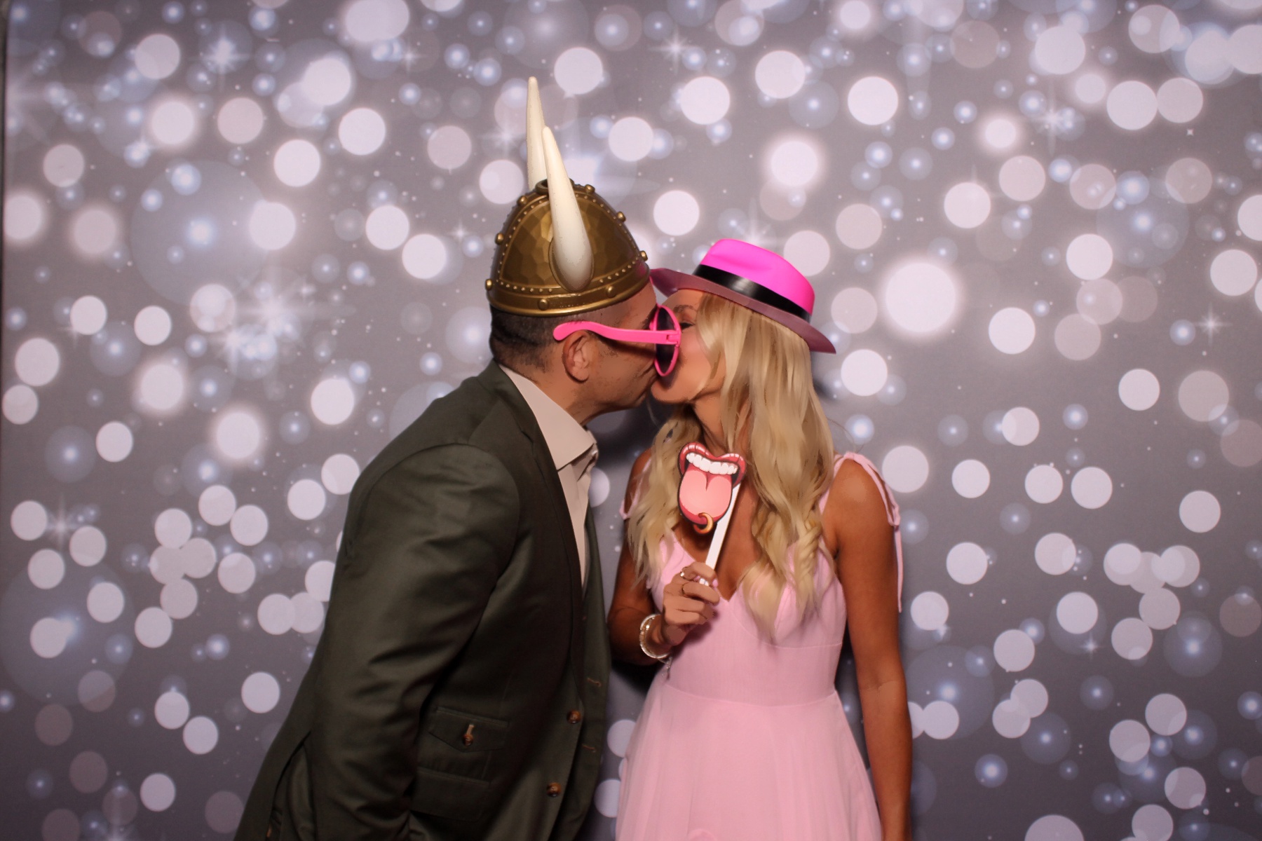 Brooke & Sam | View more photos from the event at gallery.photoboothcincy.com/u/PhotoBoothCincy/Brooke-Sam