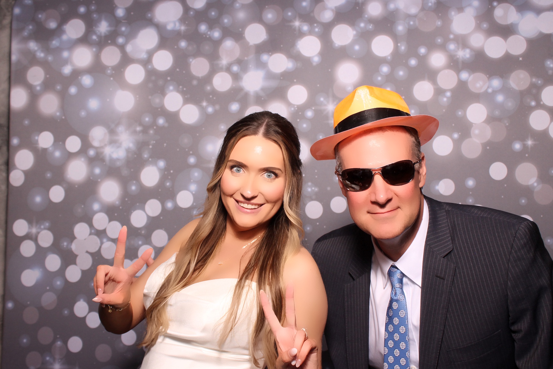 Brooke & Sam | View more photos from the event at gallery.photoboothcincy.com/u/PhotoBoothCincy/Brooke-Sam