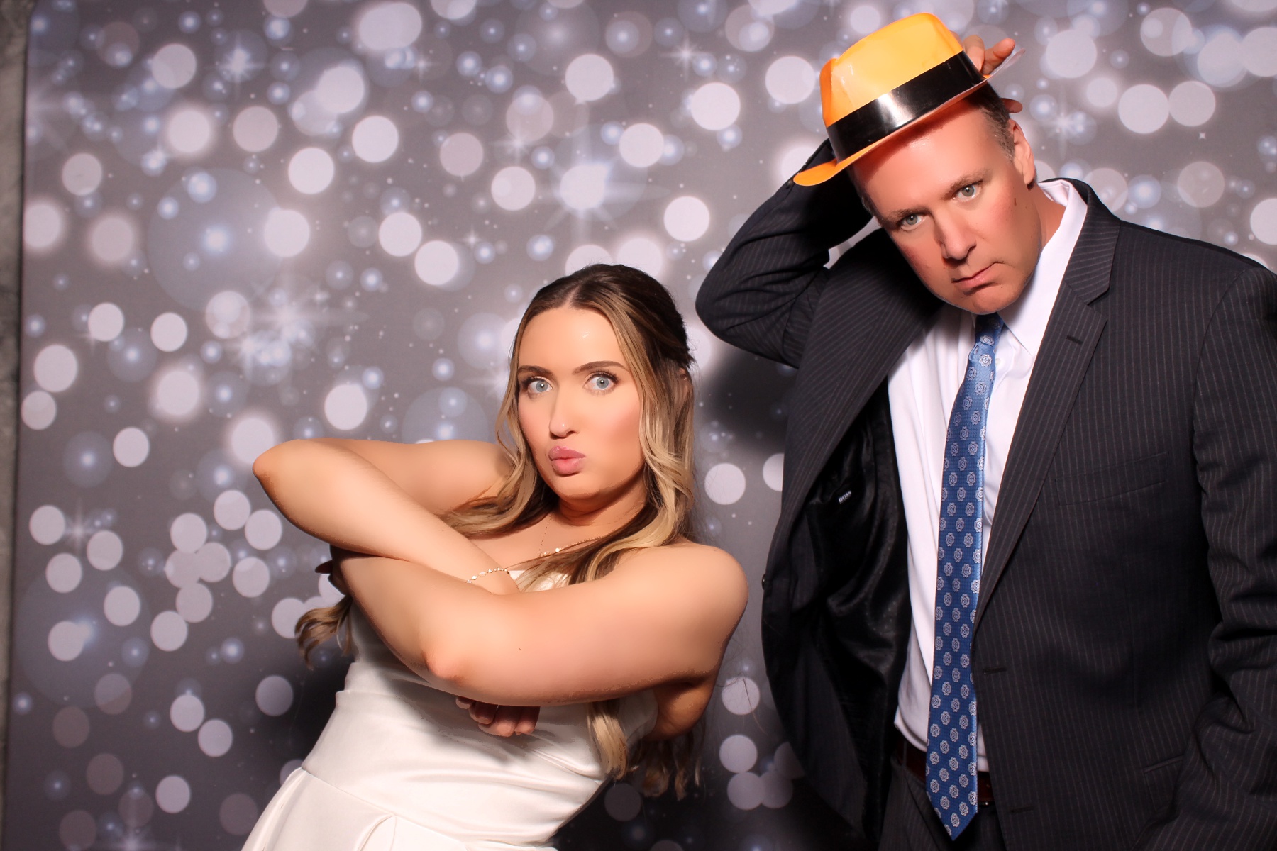 Brooke & Sam | View more photos from the event at gallery.photoboothcincy.com/u/PhotoBoothCincy/Brooke-Sam