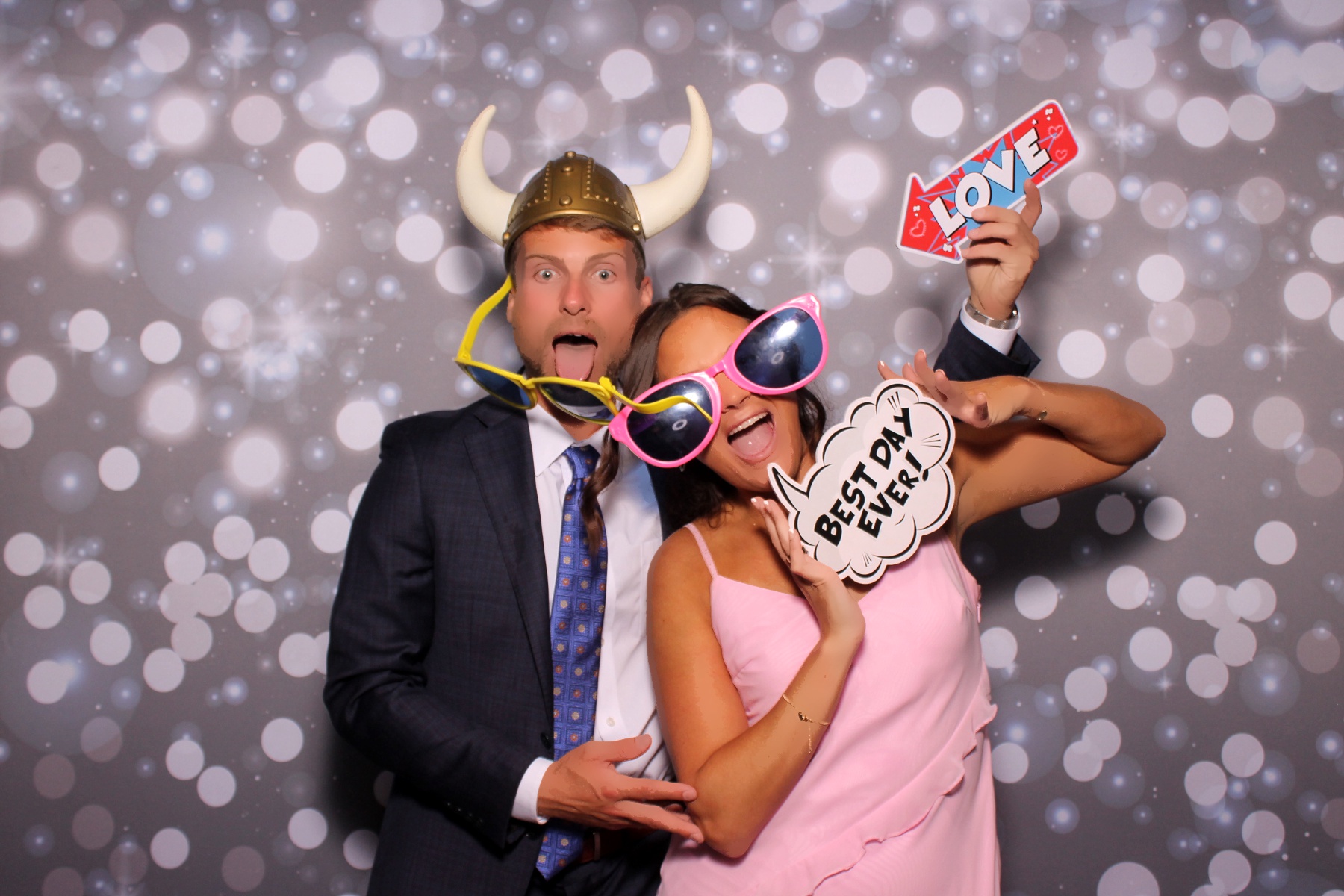 Brooke & Sam | View more photos from the event at gallery.photoboothcincy.com/u/PhotoBoothCincy/Brooke-Sam
