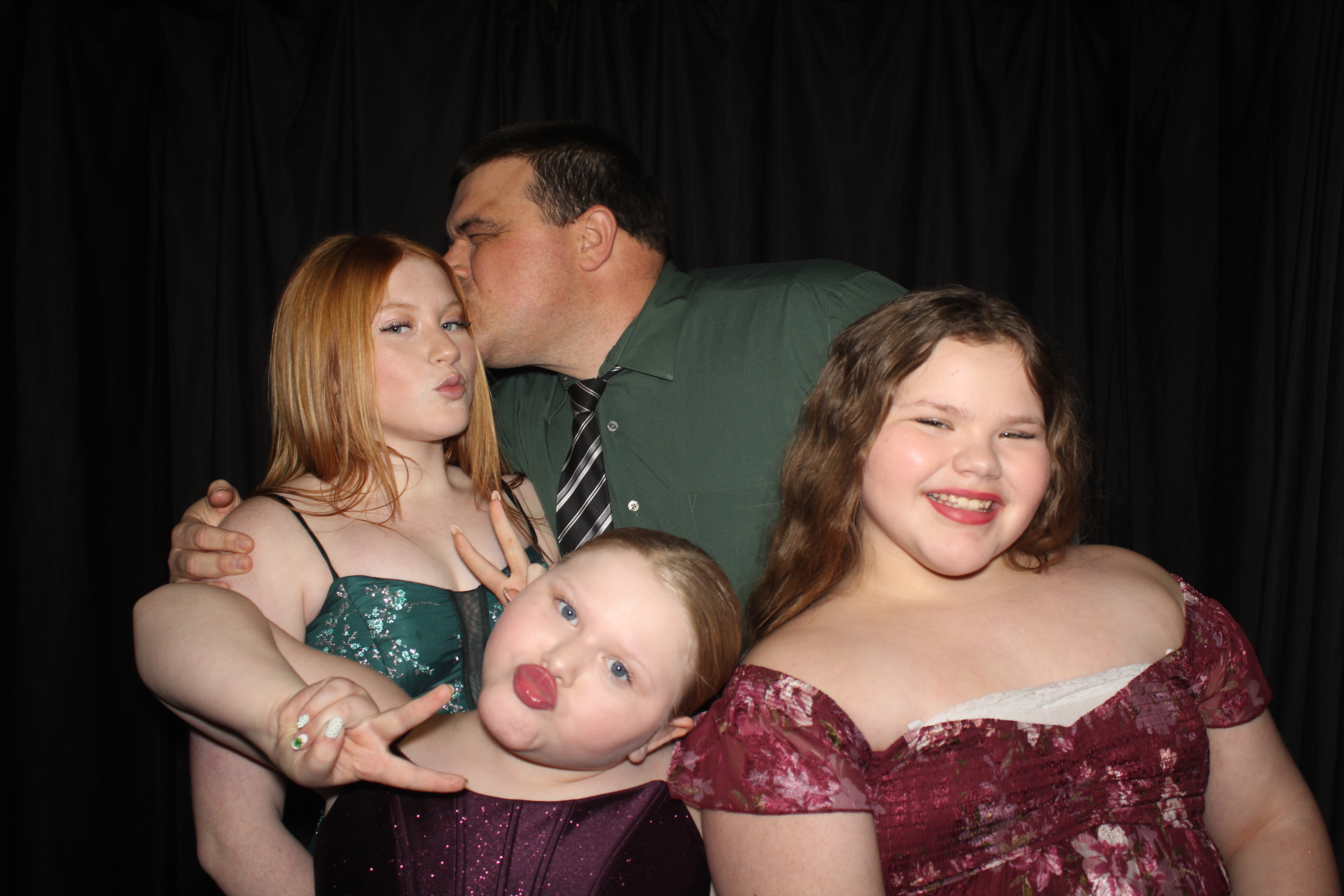 Brookwood Enchanted Father/Daughter Dance Part 2 | View more photos from the event at gallery.photoboothcincy.com/u/PhotoBoothCincy/Brookwood-Enchanted-FatherDaughter-Dance-Part-2