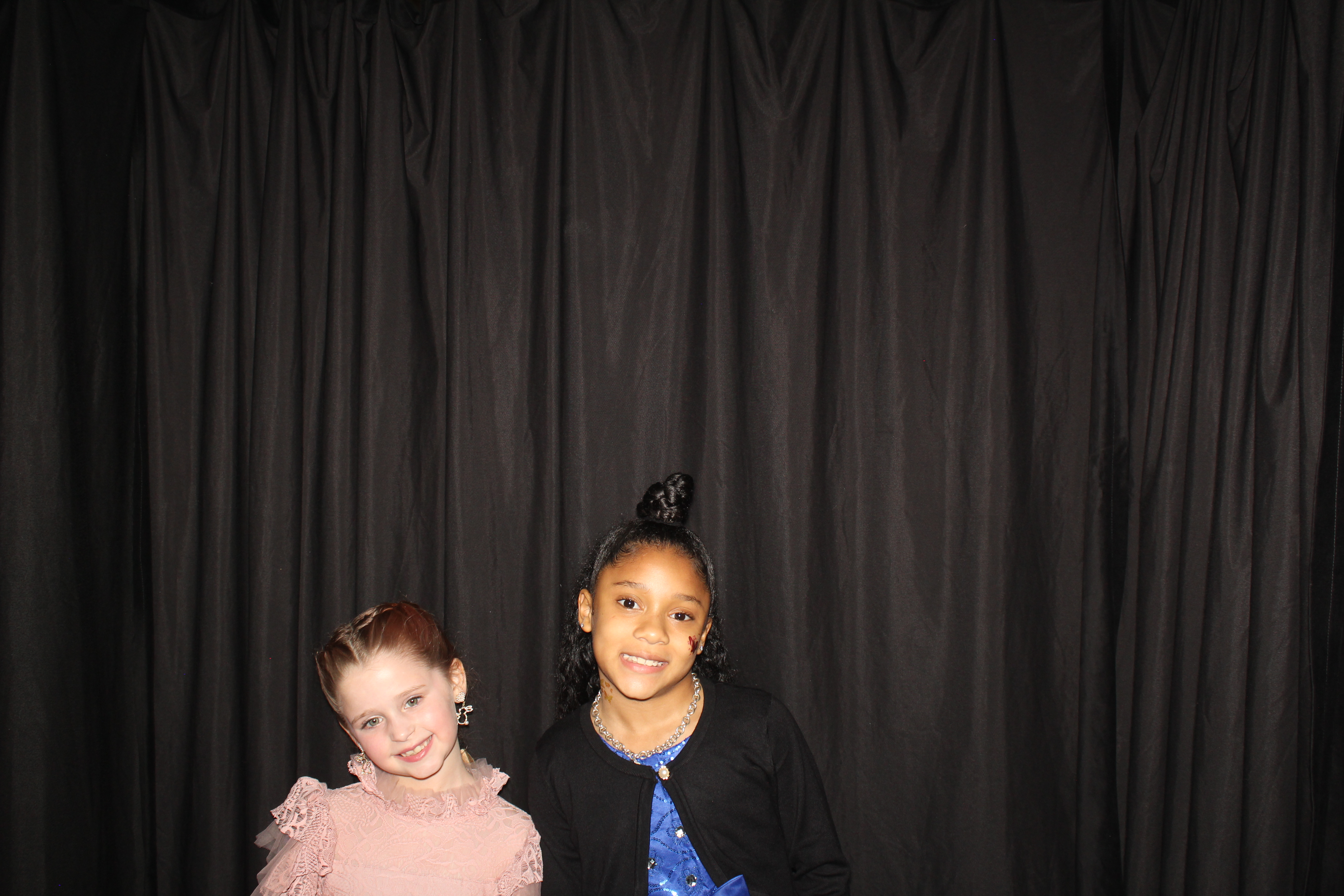 Brookwood Enchanted Father/Daughter Dance Part 2 | View more photos from the event at gallery.photoboothcincy.com/u/PhotoBoothCincy/Brookwood-Enchanted-FatherDaughter-Dance-Part-2