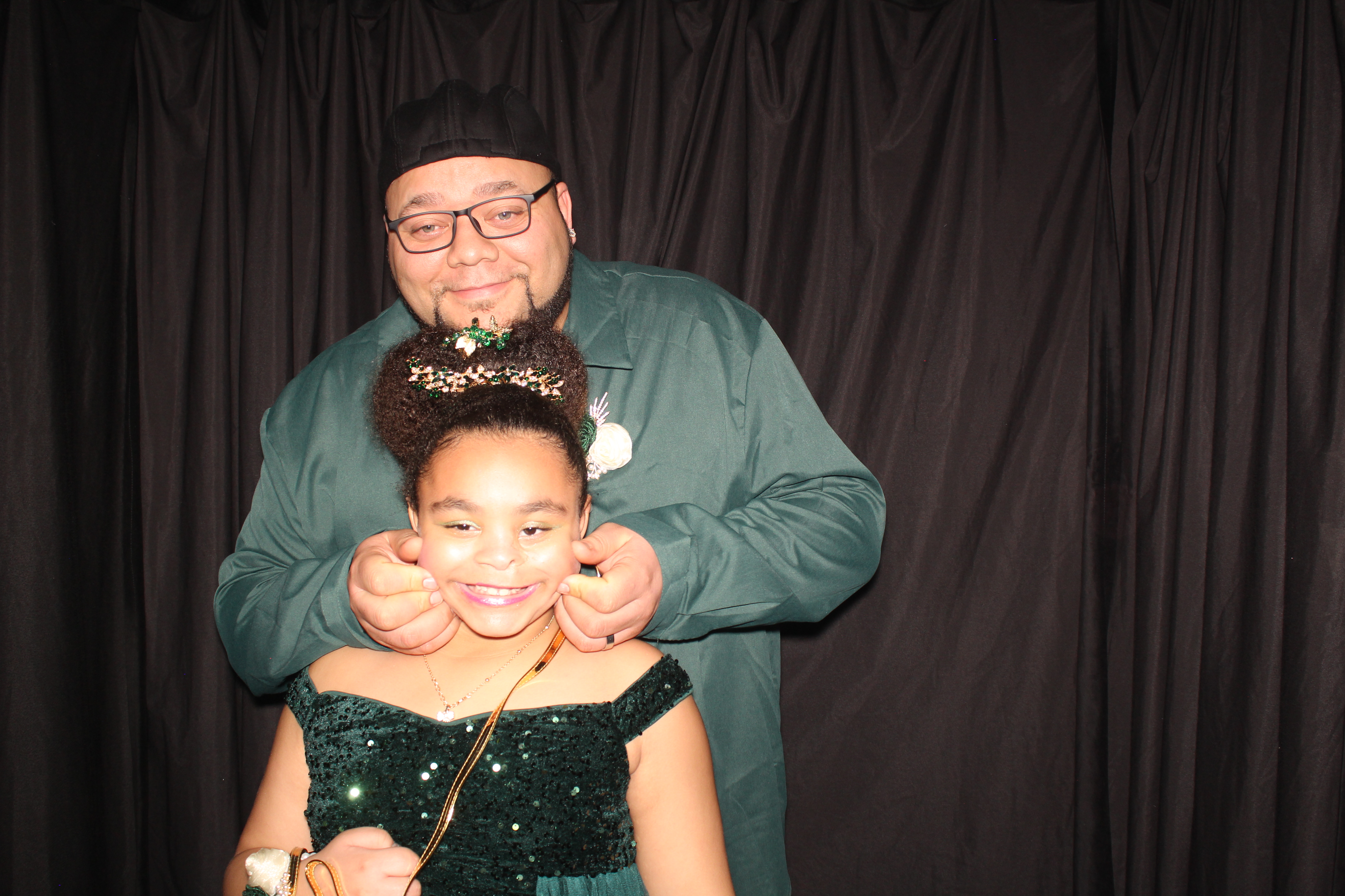 Brookwood Enchanted Father/Daughter Dance Part 2 | View more photos from the event at gallery.photoboothcincy.com/u/PhotoBoothCincy/Brookwood-Enchanted-FatherDaughter-Dance-Part-2