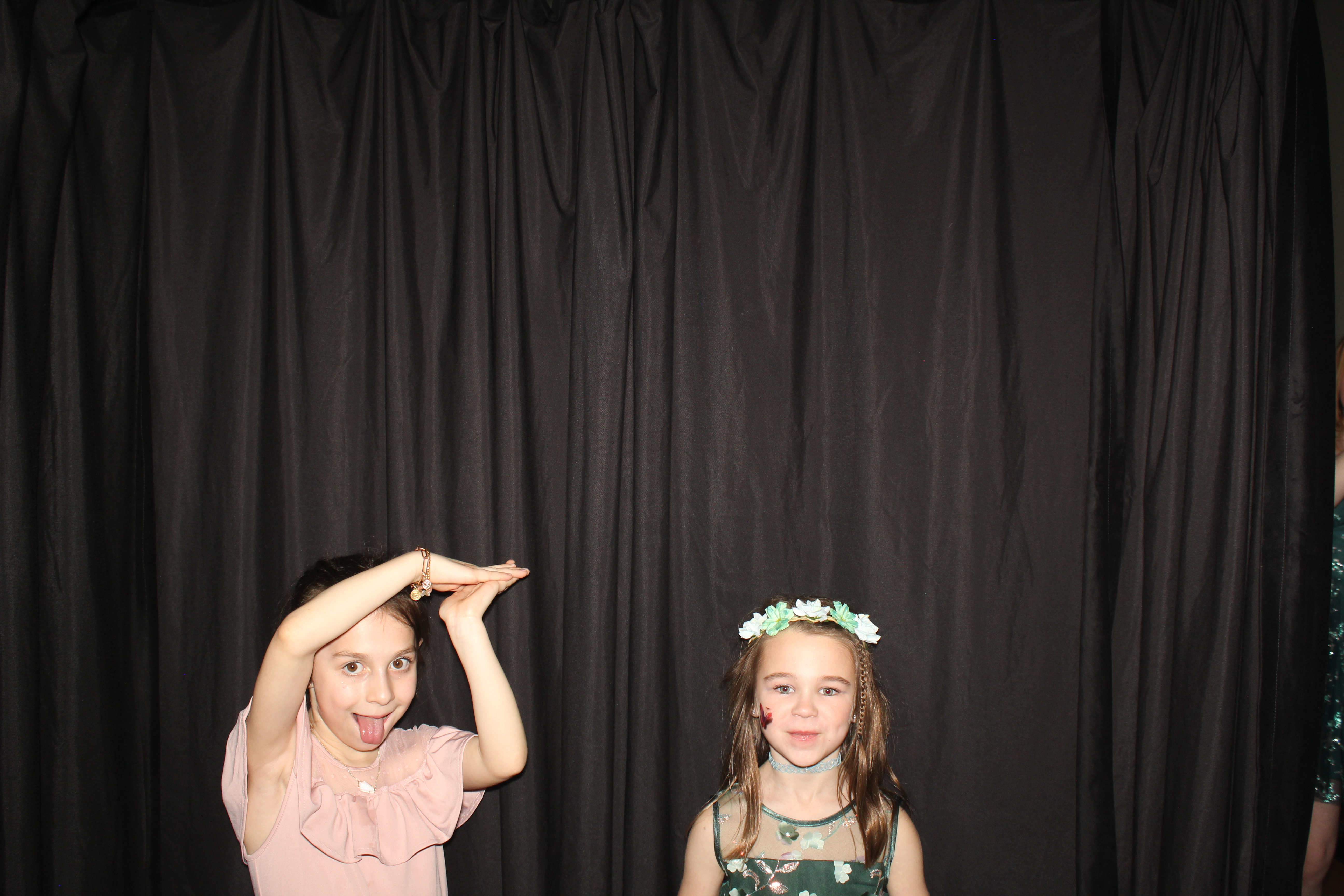 Brookwood Enchanted Father/Daughter Dance Part 2 | View more photos from the event at gallery.photoboothcincy.com/u/PhotoBoothCincy/Brookwood-Enchanted-FatherDaughter-Dance-Part-2