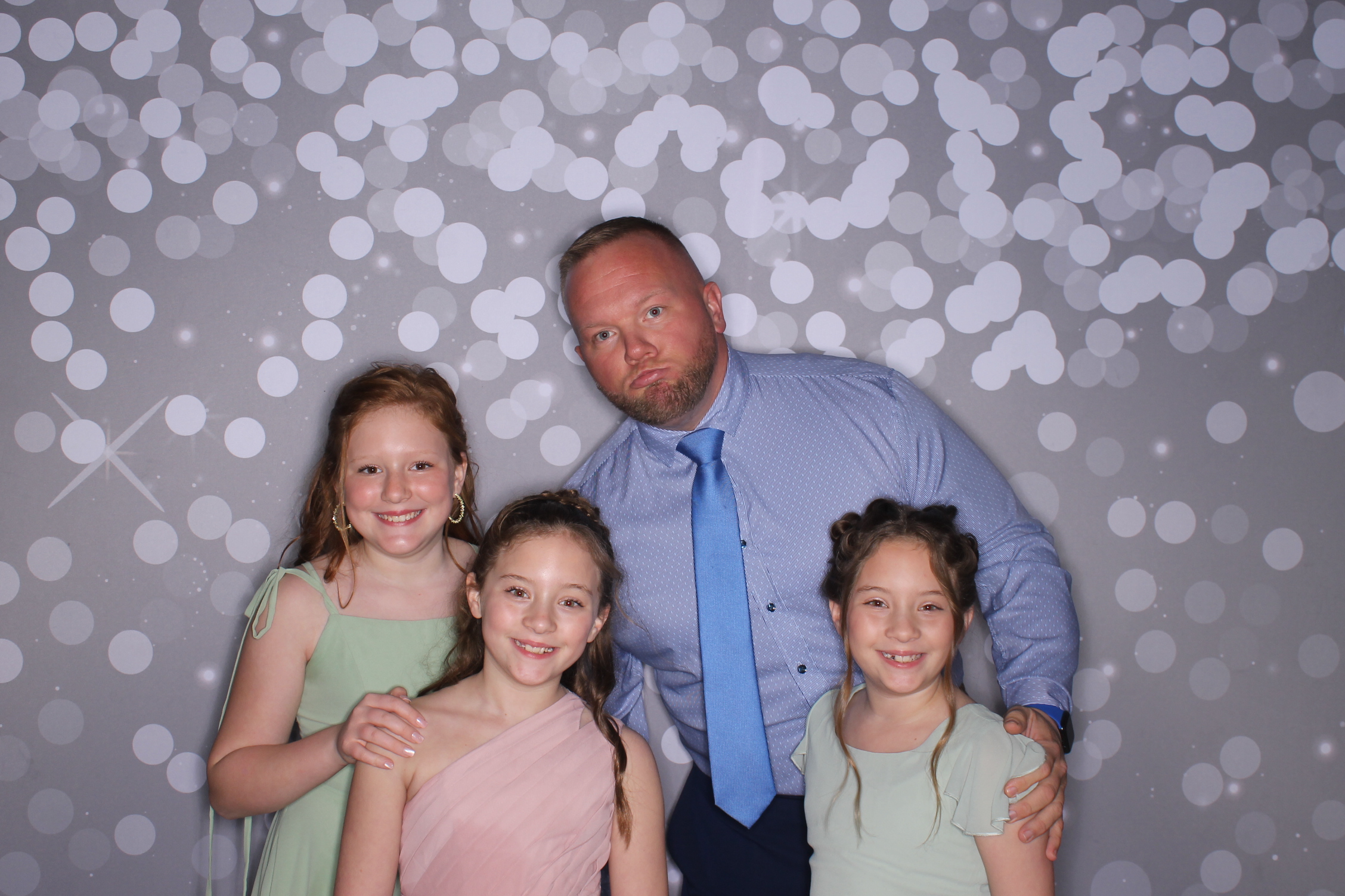 Brookwood Enchanted Father/Daughter Dance | View more photos from the event at gallery.photoboothcincy.com/u/PhotoBoothCincy/Brookwood-Enchanted-FatherDaughter-Dance