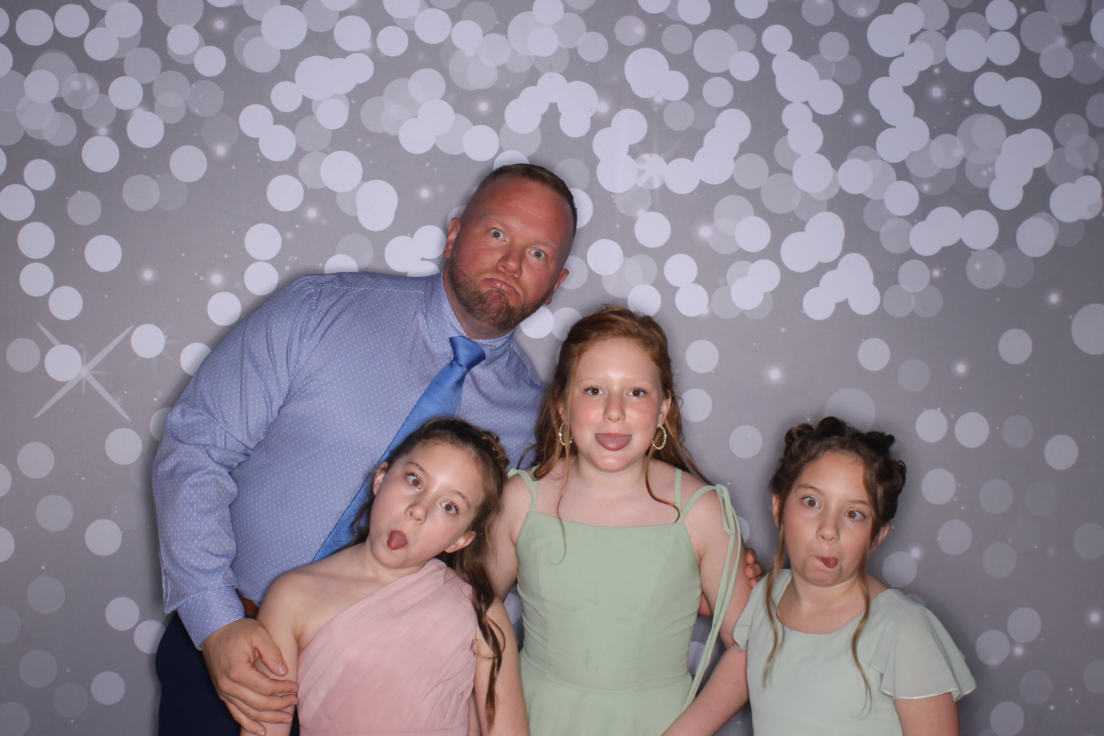Brookwood Enchanted Father/Daughter Dance | View more photos from the event at gallery.photoboothcincy.com/u/PhotoBoothCincy/Brookwood-Enchanted-FatherDaughter-Dance