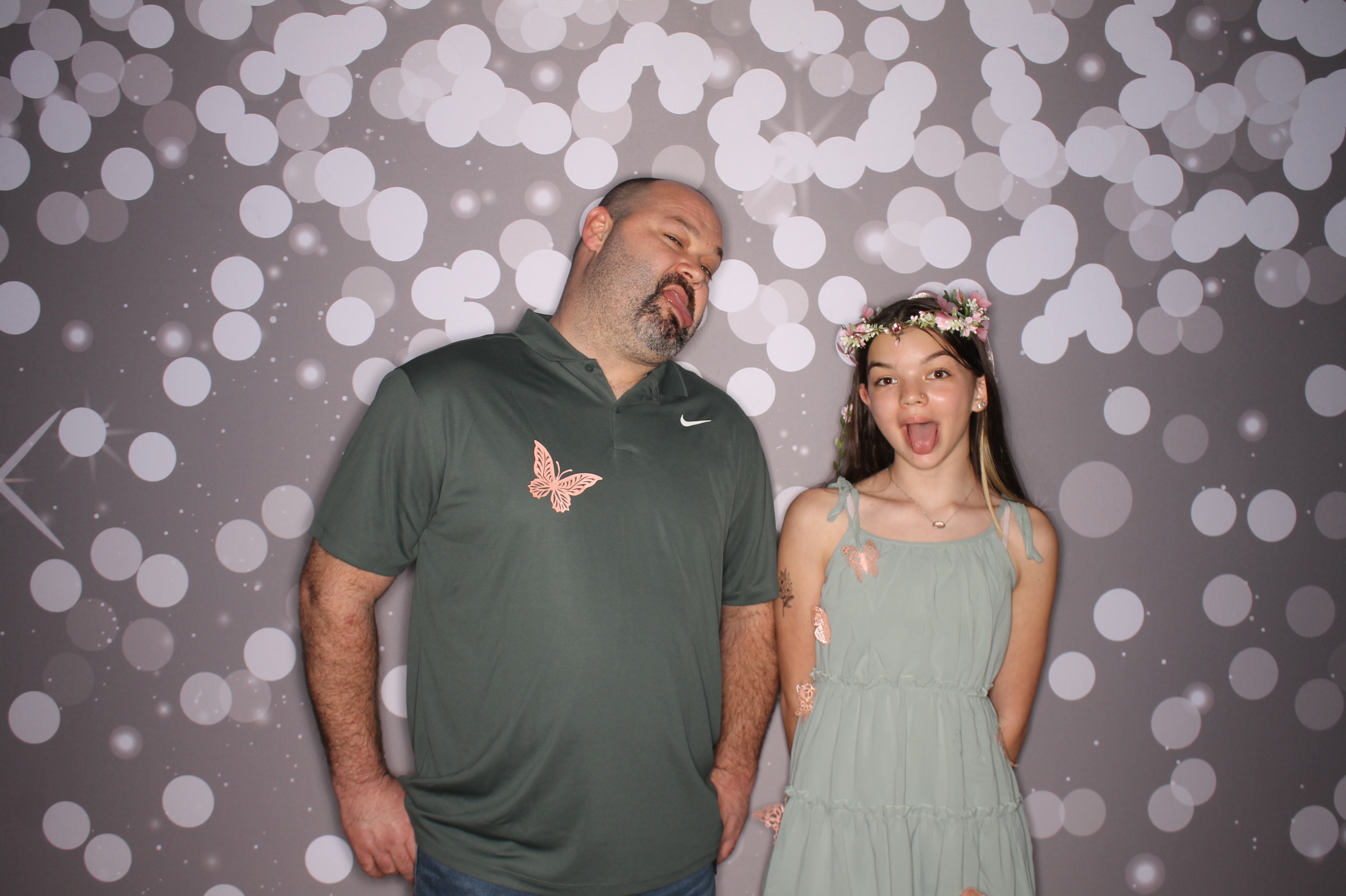 Brookwood Enchanted Father/Daughter Dance | View more photos from the event at gallery.photoboothcincy.com/u/PhotoBoothCincy/Brookwood-Enchanted-FatherDaughter-Dance