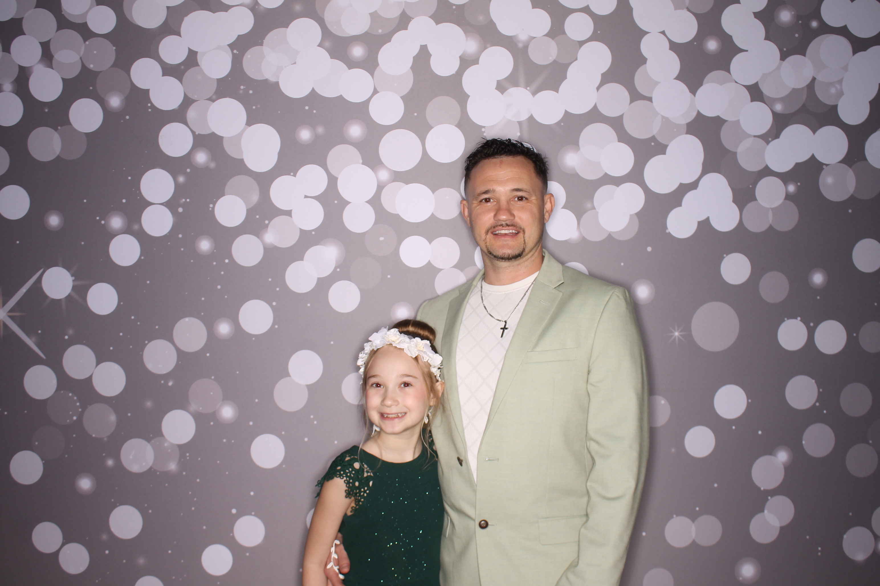 Brookwood Enchanted Father/Daughter Dance | View more photos from the event at gallery.photoboothcincy.com/u/PhotoBoothCincy/Brookwood-Enchanted-FatherDaughter-Dance