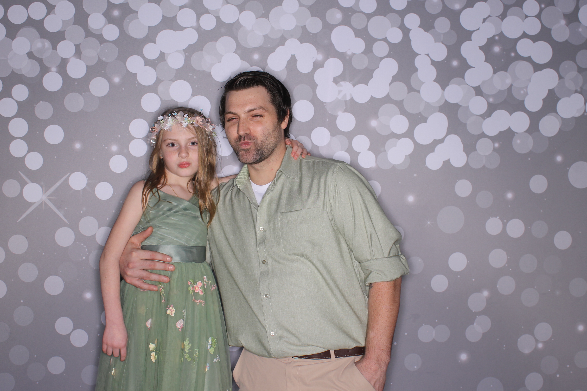Brookwood Enchanted Father/Daughter Dance | View more photos from the event at gallery.photoboothcincy.com/u/PhotoBoothCincy/Brookwood-Enchanted-FatherDaughter-Dance