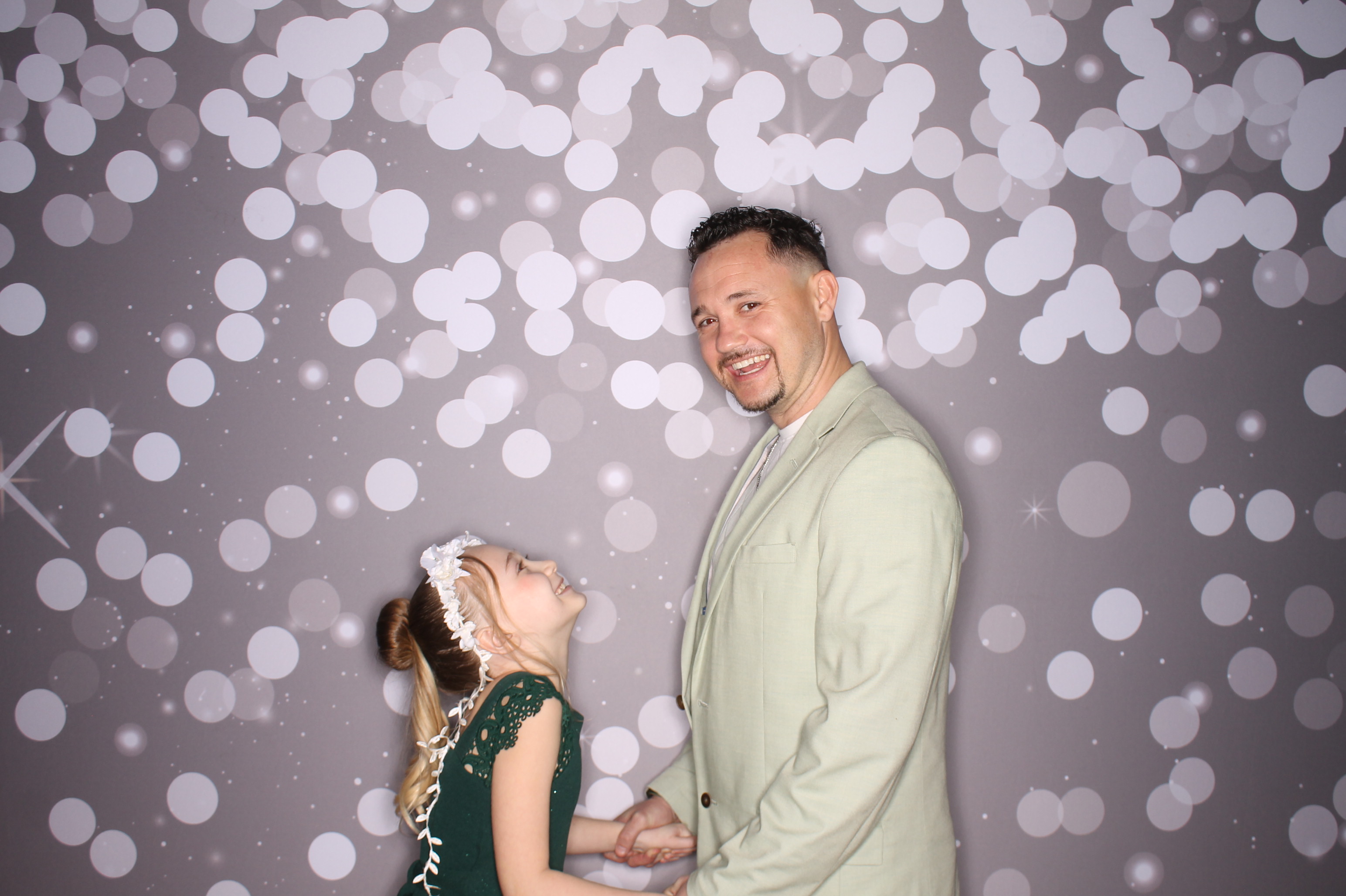 Brookwood Enchanted Father/Daughter Dance | View more photos from the event at gallery.photoboothcincy.com/u/PhotoBoothCincy/Brookwood-Enchanted-FatherDaughter-Dance