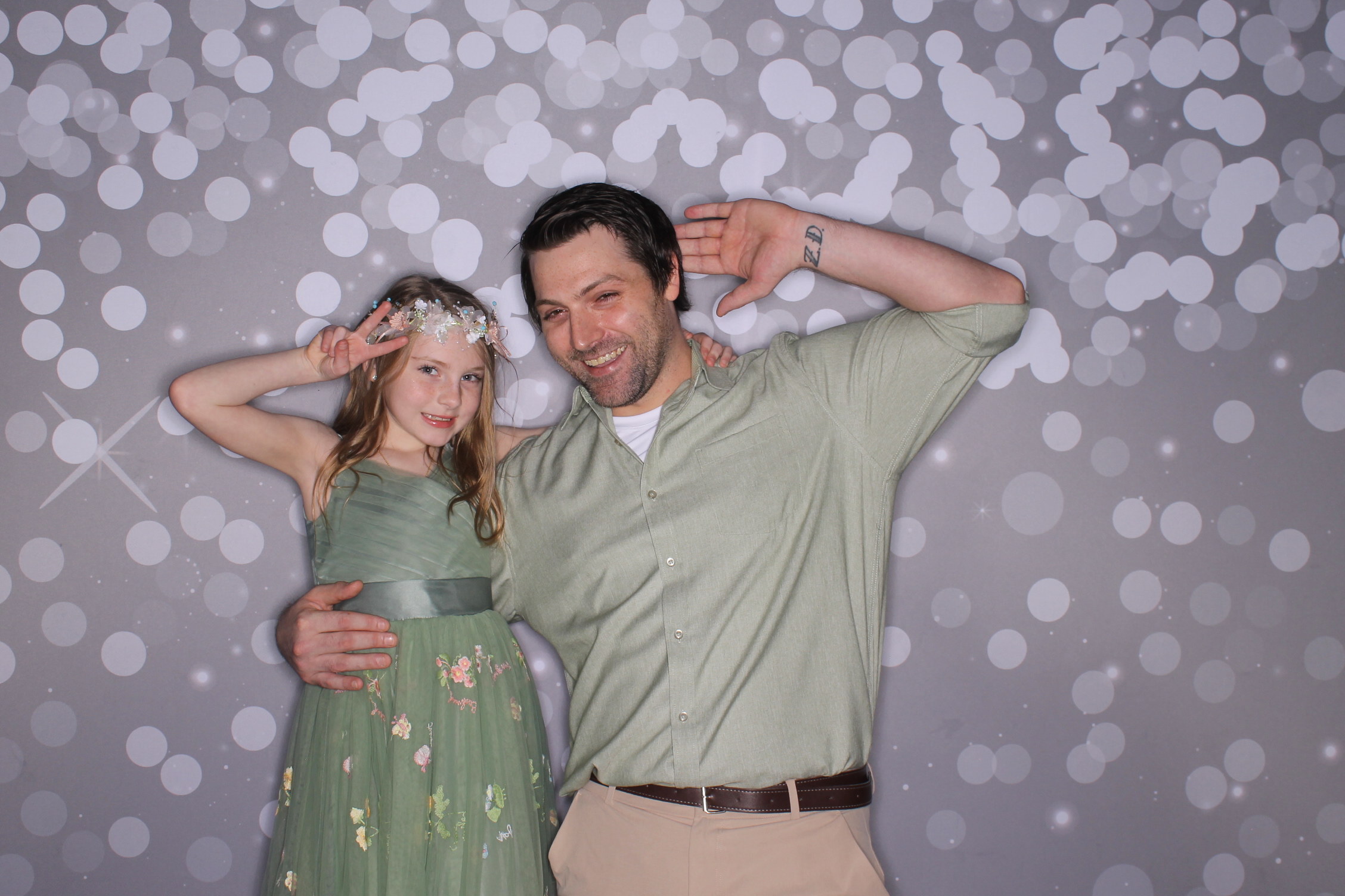 Brookwood Enchanted Father/Daughter Dance | View more photos from the event at gallery.photoboothcincy.com/u/PhotoBoothCincy/Brookwood-Enchanted-FatherDaughter-Dance