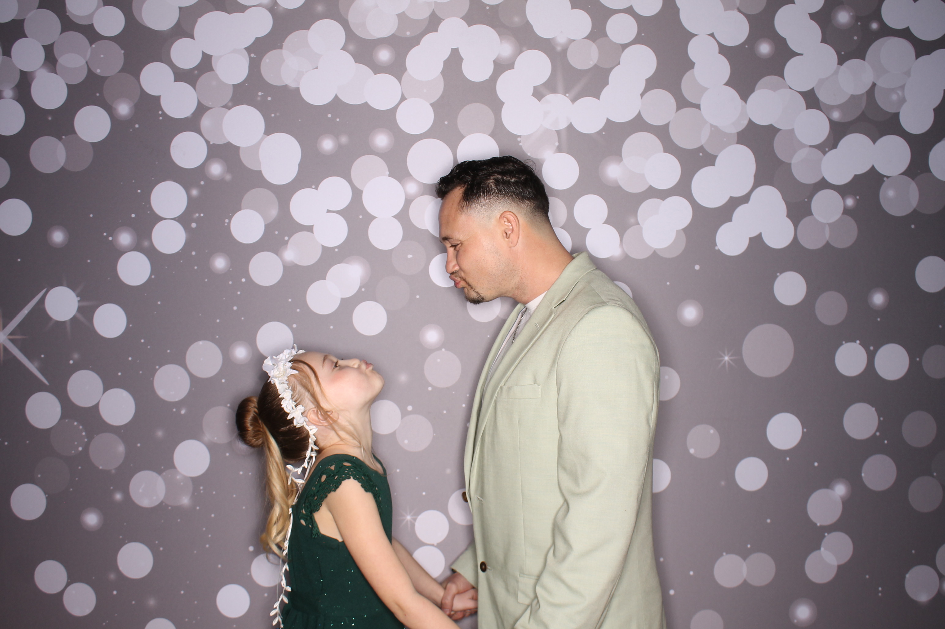 Brookwood Enchanted Father/Daughter Dance | View more photos from the event at gallery.photoboothcincy.com/u/PhotoBoothCincy/Brookwood-Enchanted-FatherDaughter-Dance