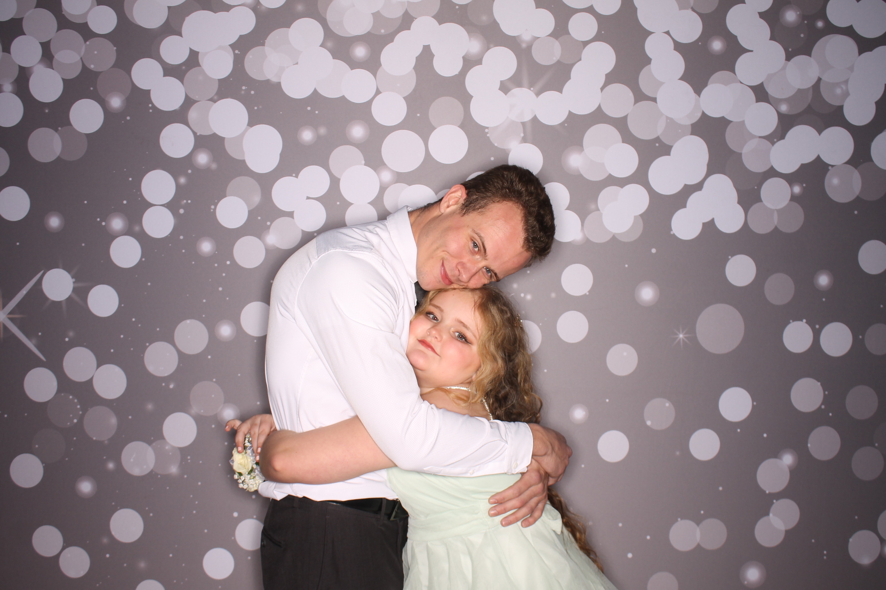 Brookwood Enchanted Father/Daughter Dance | View more photos from the event at gallery.photoboothcincy.com/u/PhotoBoothCincy/Brookwood-Enchanted-FatherDaughter-Dance