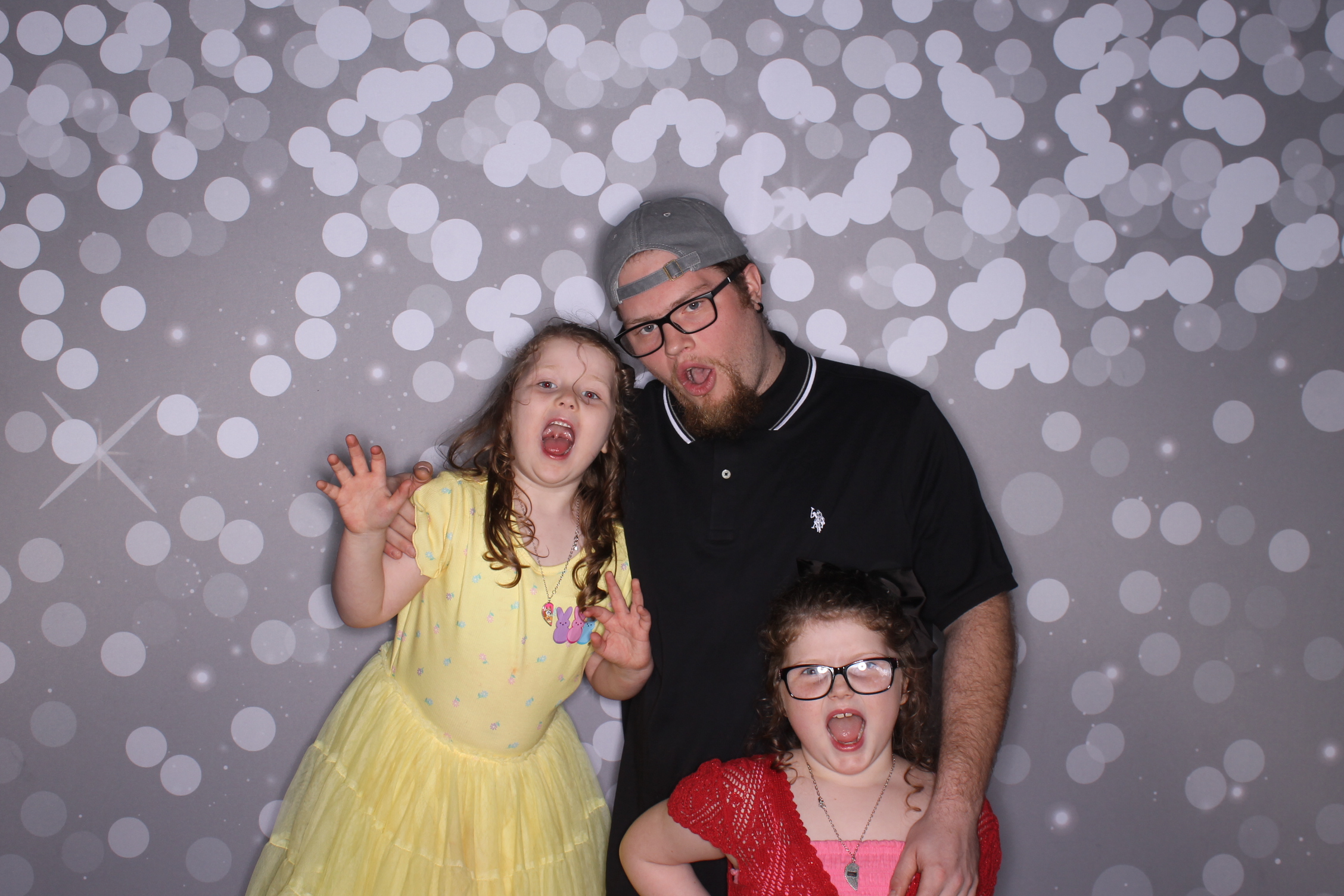 Brookwood Enchanted Father/Daughter Dance | View more photos from the event at gallery.photoboothcincy.com/u/PhotoBoothCincy/Brookwood-Enchanted-FatherDaughter-Dance