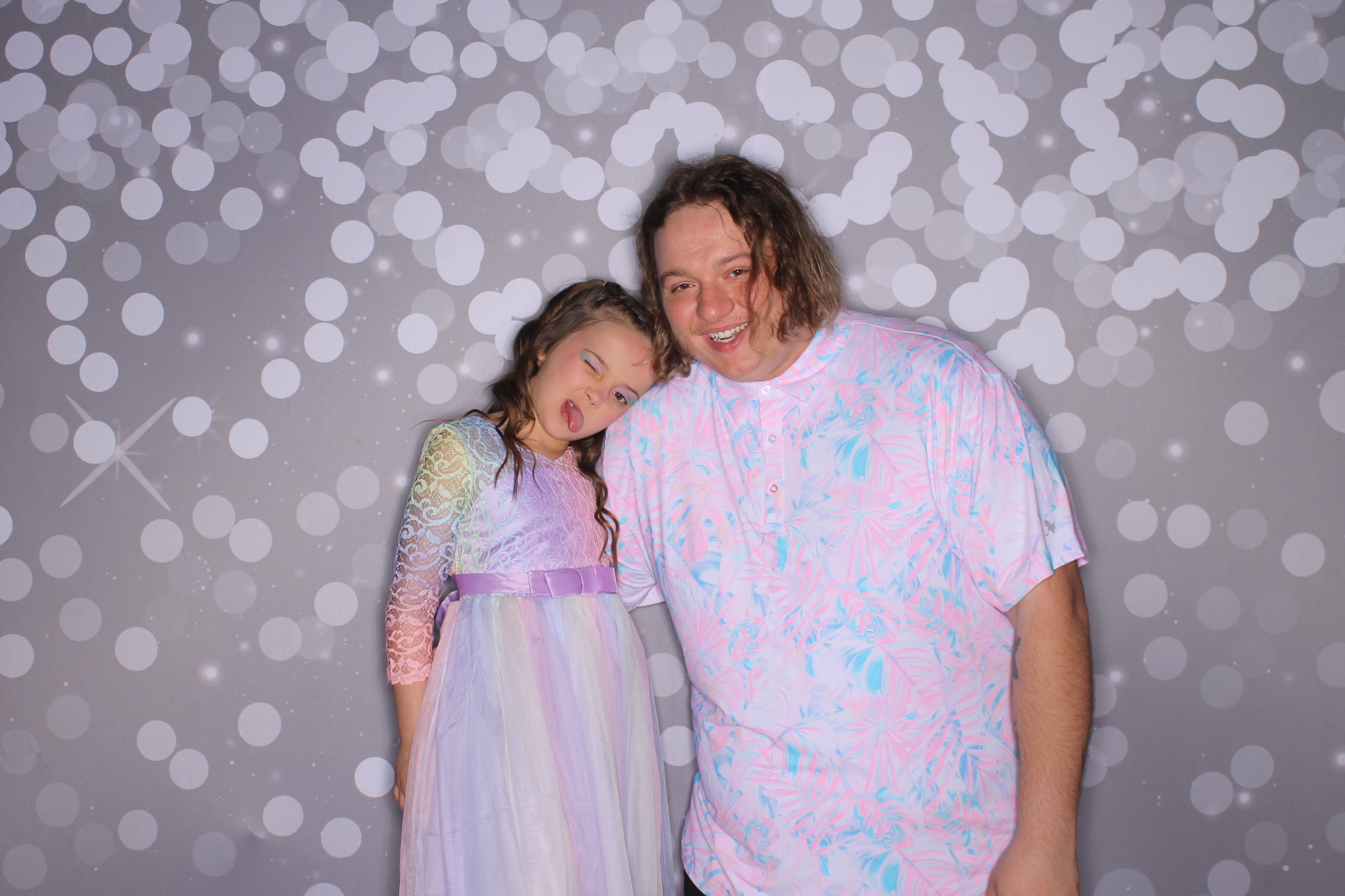 Brookwood Enchanted Father/Daughter Dance | View more photos from the event at gallery.photoboothcincy.com/u/PhotoBoothCincy/Brookwood-Enchanted-FatherDaughter-Dance