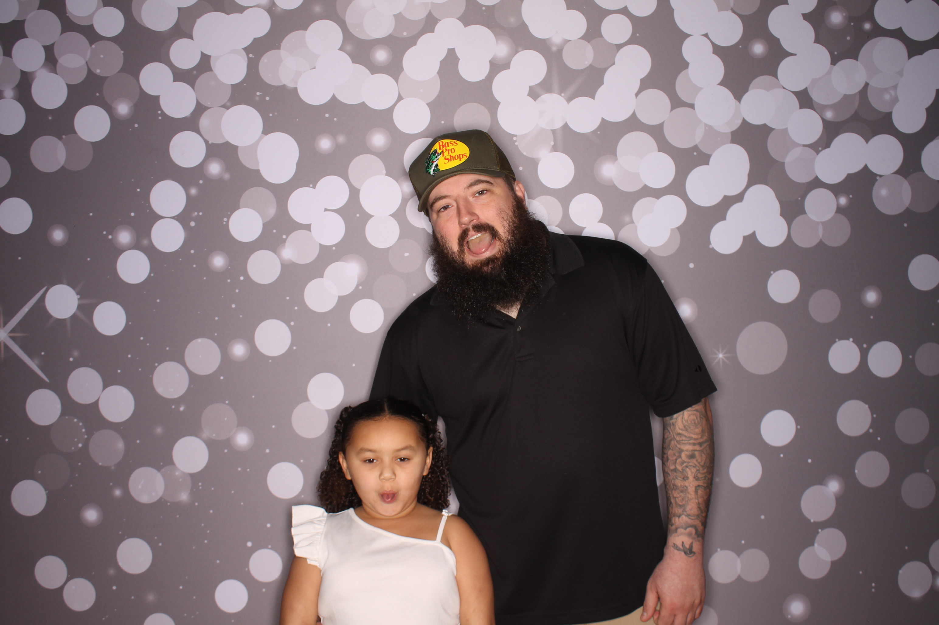 Brookwood Enchanted Father/Daughter Dance | View more photos from the event at gallery.photoboothcincy.com/u/PhotoBoothCincy/Brookwood-Enchanted-FatherDaughter-Dance