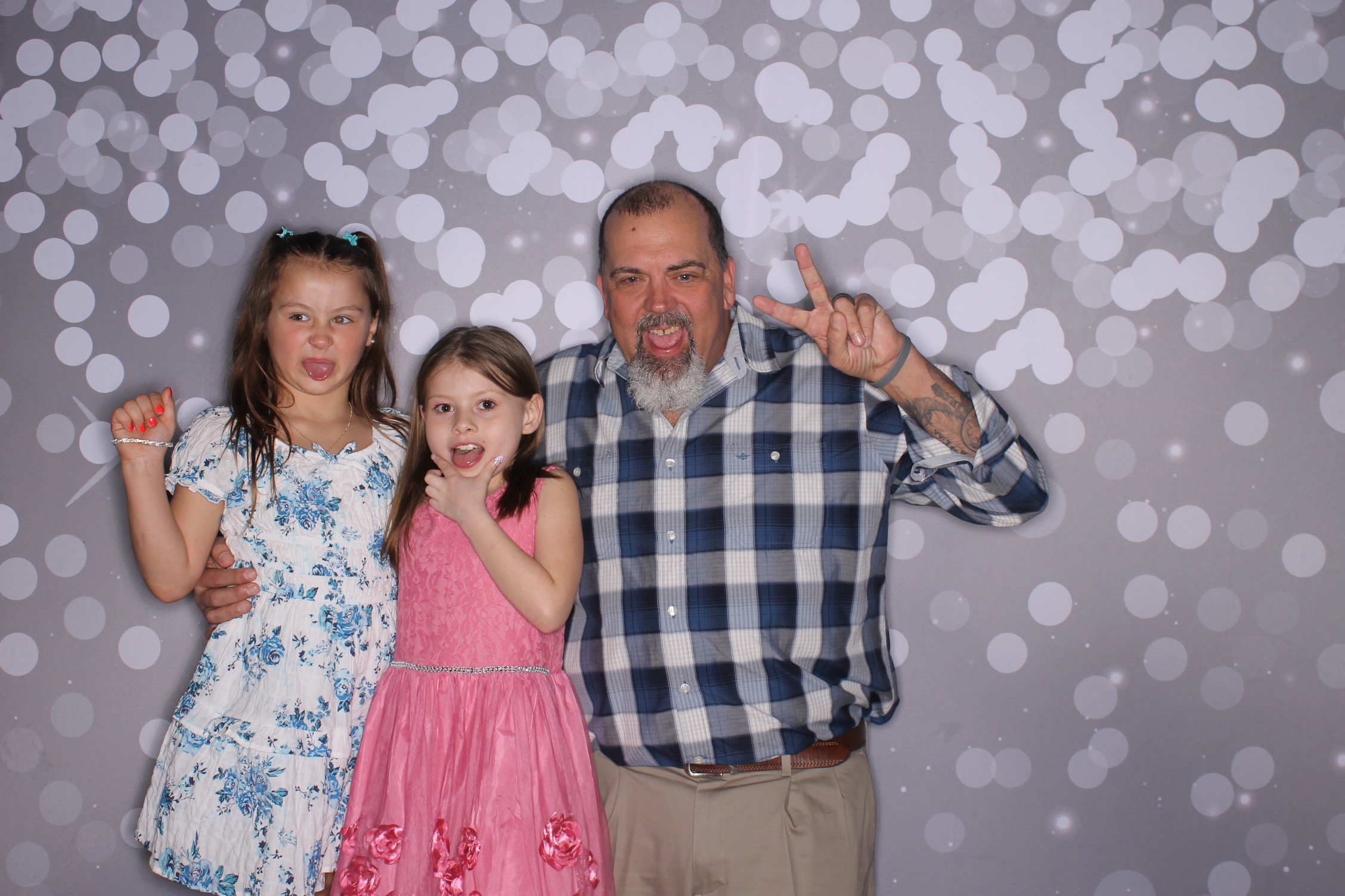 Brookwood Enchanted Father/Daughter Dance | View more photos from the event at gallery.photoboothcincy.com/u/PhotoBoothCincy/Brookwood-Enchanted-FatherDaughter-Dance