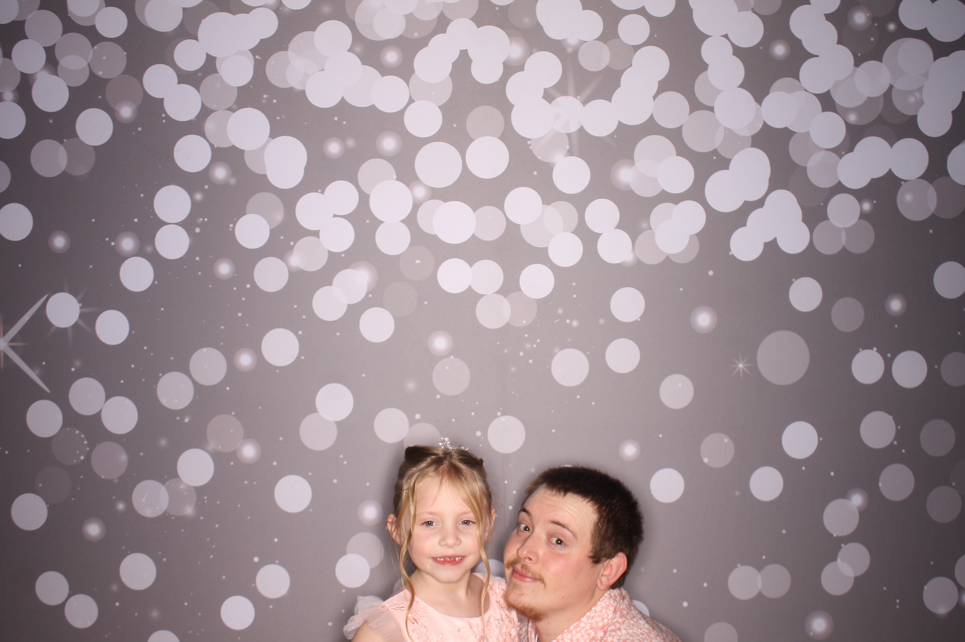 Brookwood Enchanted Father/Daughter Dance | View more photos from the event at gallery.photoboothcincy.com/u/PhotoBoothCincy/Brookwood-Enchanted-FatherDaughter-Dance