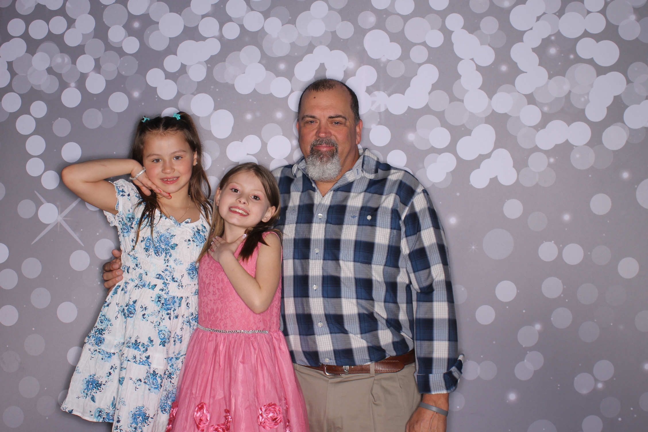 Brookwood Enchanted Father/Daughter Dance | View more photos from the event at gallery.photoboothcincy.com/u/PhotoBoothCincy/Brookwood-Enchanted-FatherDaughter-Dance