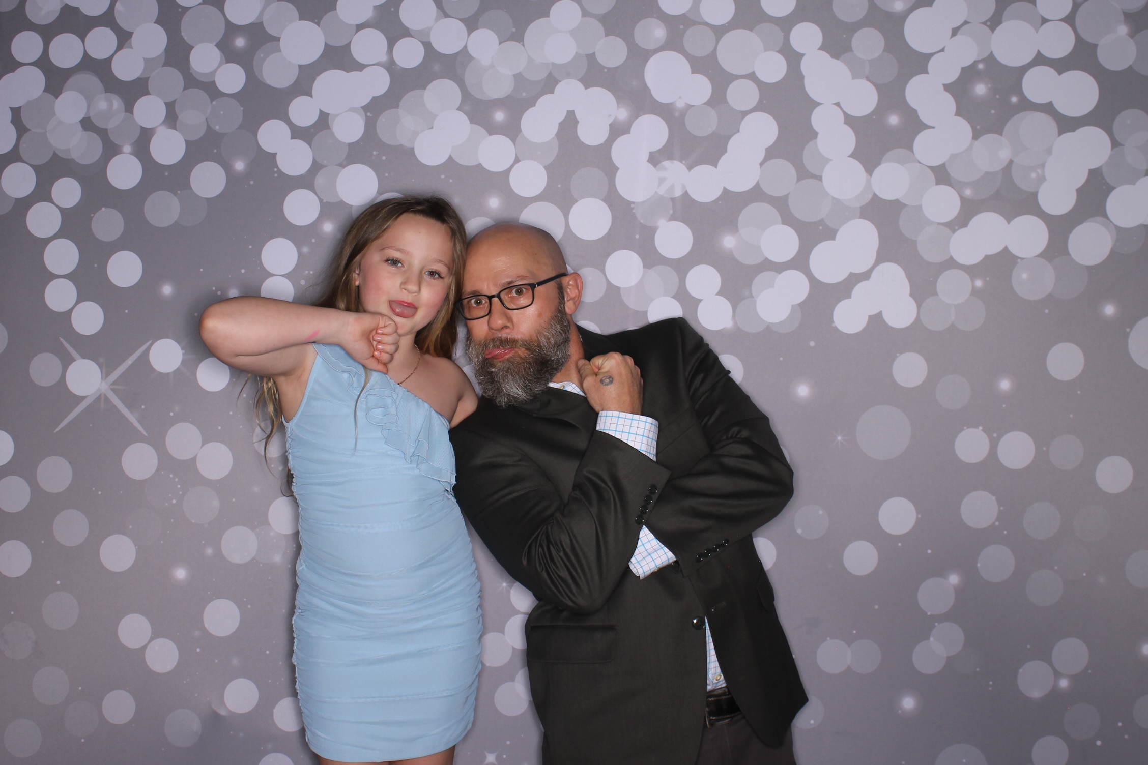 Brookwood Enchanted Father/Daughter Dance | View more photos from the event at gallery.photoboothcincy.com/u/PhotoBoothCincy/Brookwood-Enchanted-FatherDaughter-Dance