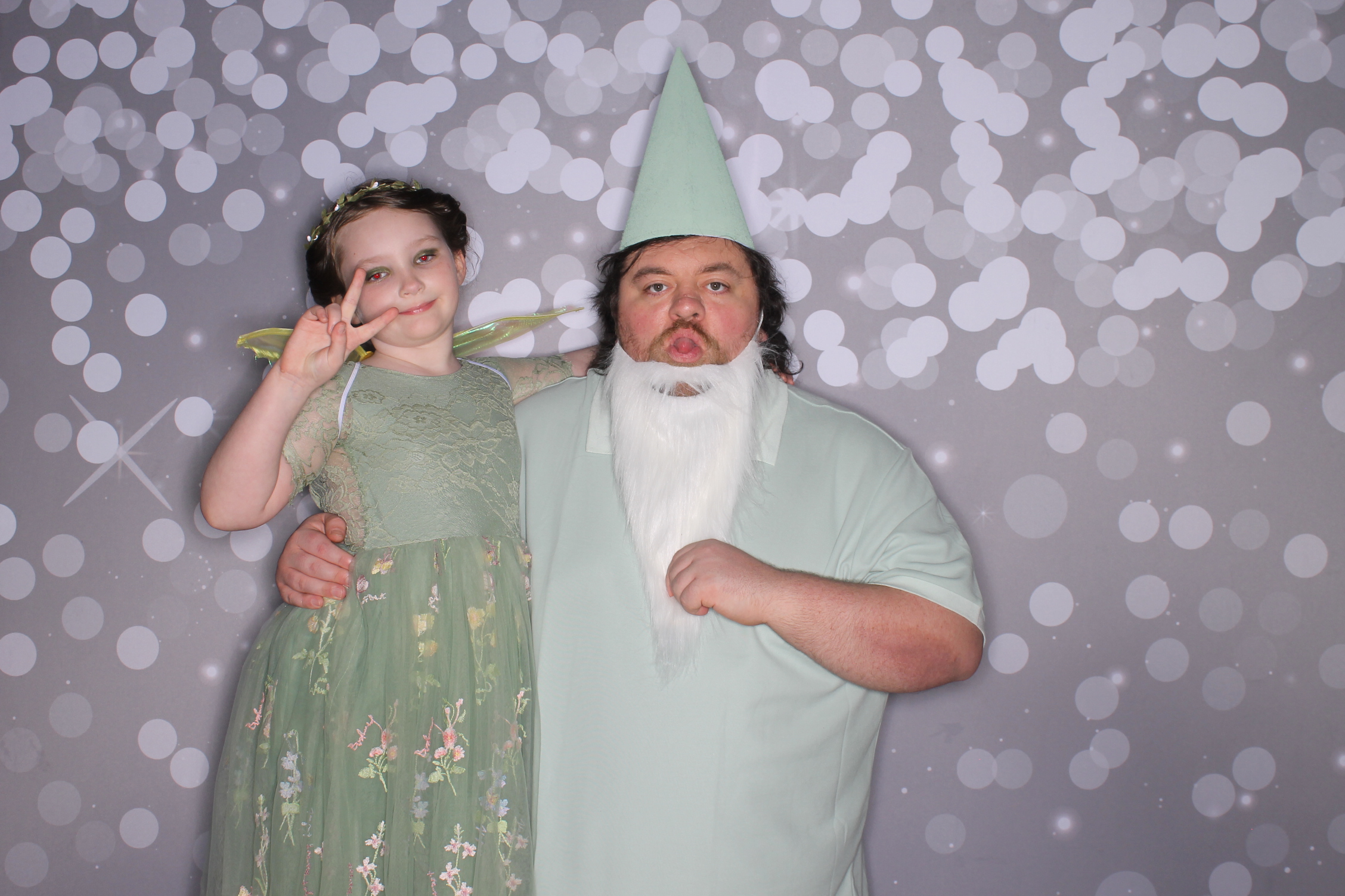 Brookwood Enchanted Father/Daughter Dance | View more photos from the event at gallery.photoboothcincy.com/u/PhotoBoothCincy/Brookwood-Enchanted-FatherDaughter-Dance