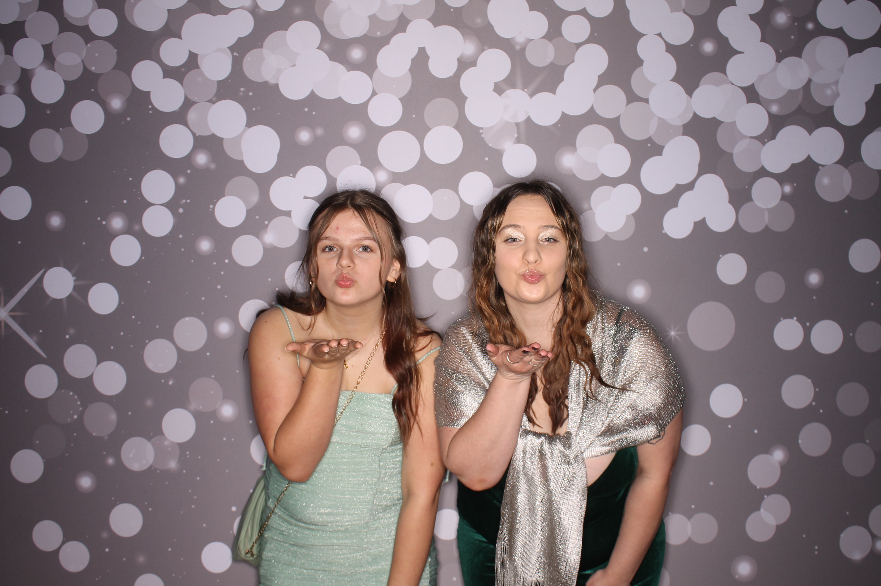 Brookwood Enchanted Father/Daughter Dance | View more photos from the event at gallery.photoboothcincy.com/u/PhotoBoothCincy/Brookwood-Enchanted-FatherDaughter-Dance