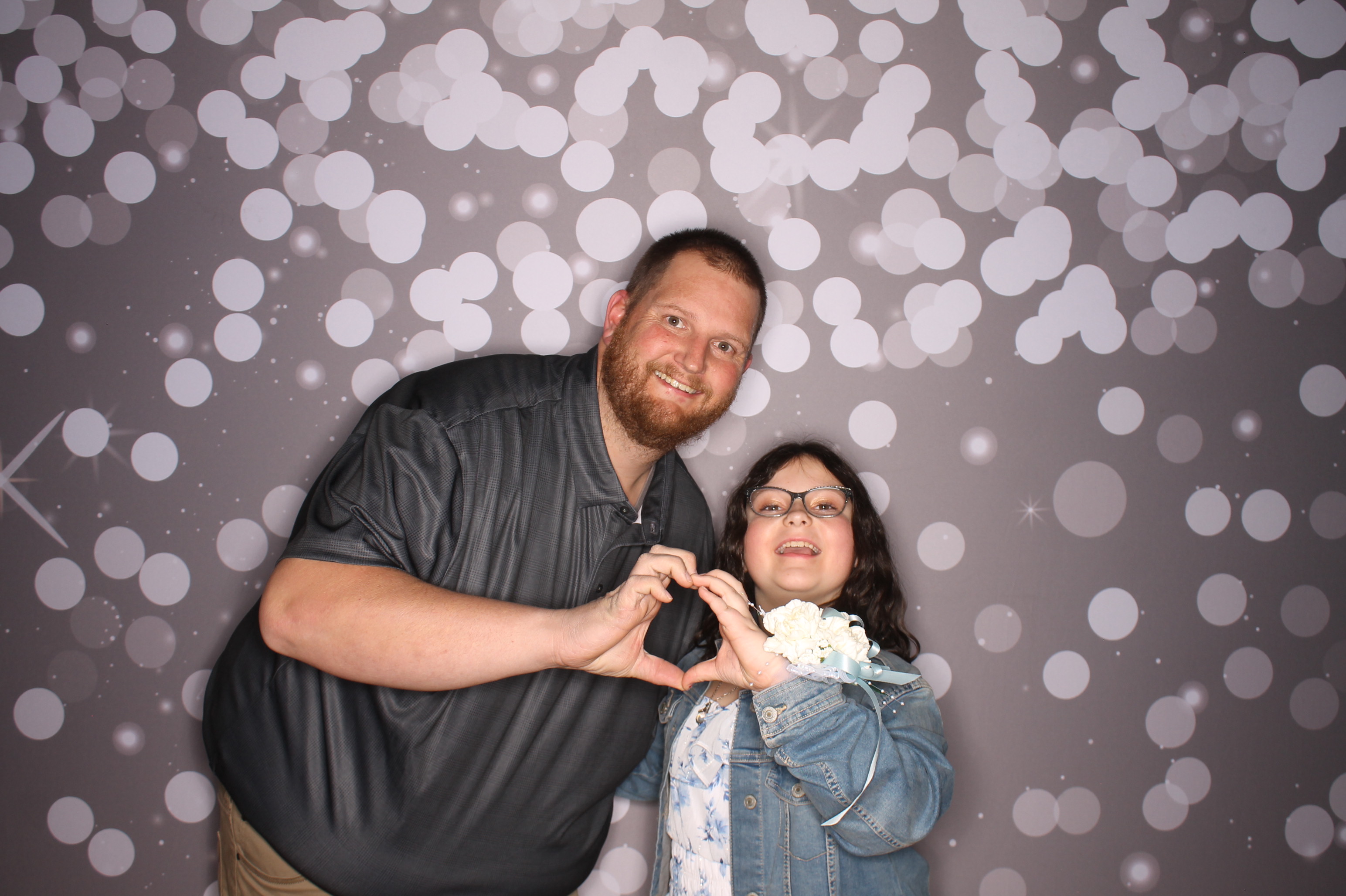 Brookwood Enchanted Father/Daughter Dance | View more photos from the event at gallery.photoboothcincy.com/u/PhotoBoothCincy/Brookwood-Enchanted-FatherDaughter-Dance