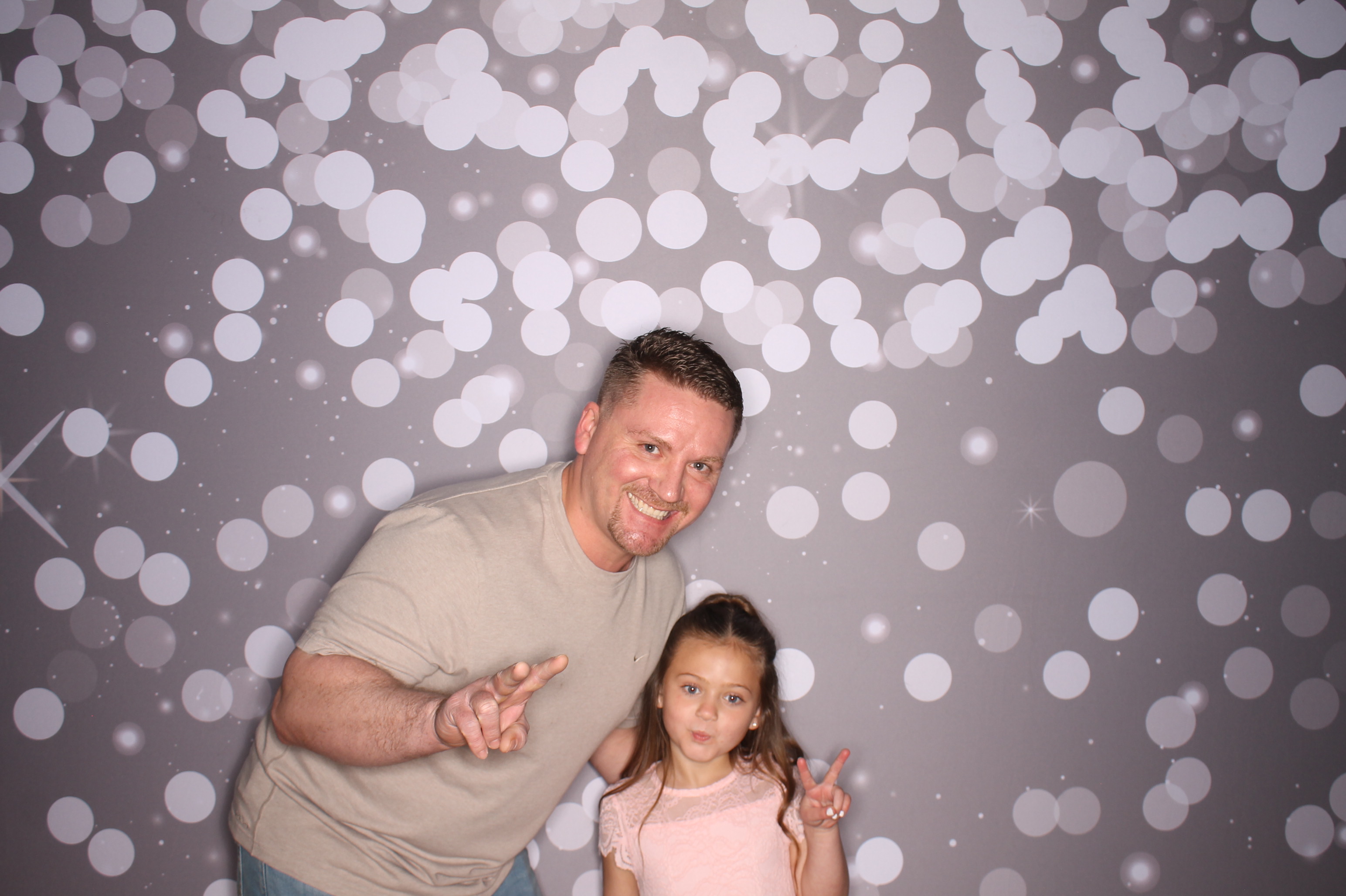 Brookwood Enchanted Father/Daughter Dance | View more photos from the event at gallery.photoboothcincy.com/u/PhotoBoothCincy/Brookwood-Enchanted-FatherDaughter-Dance