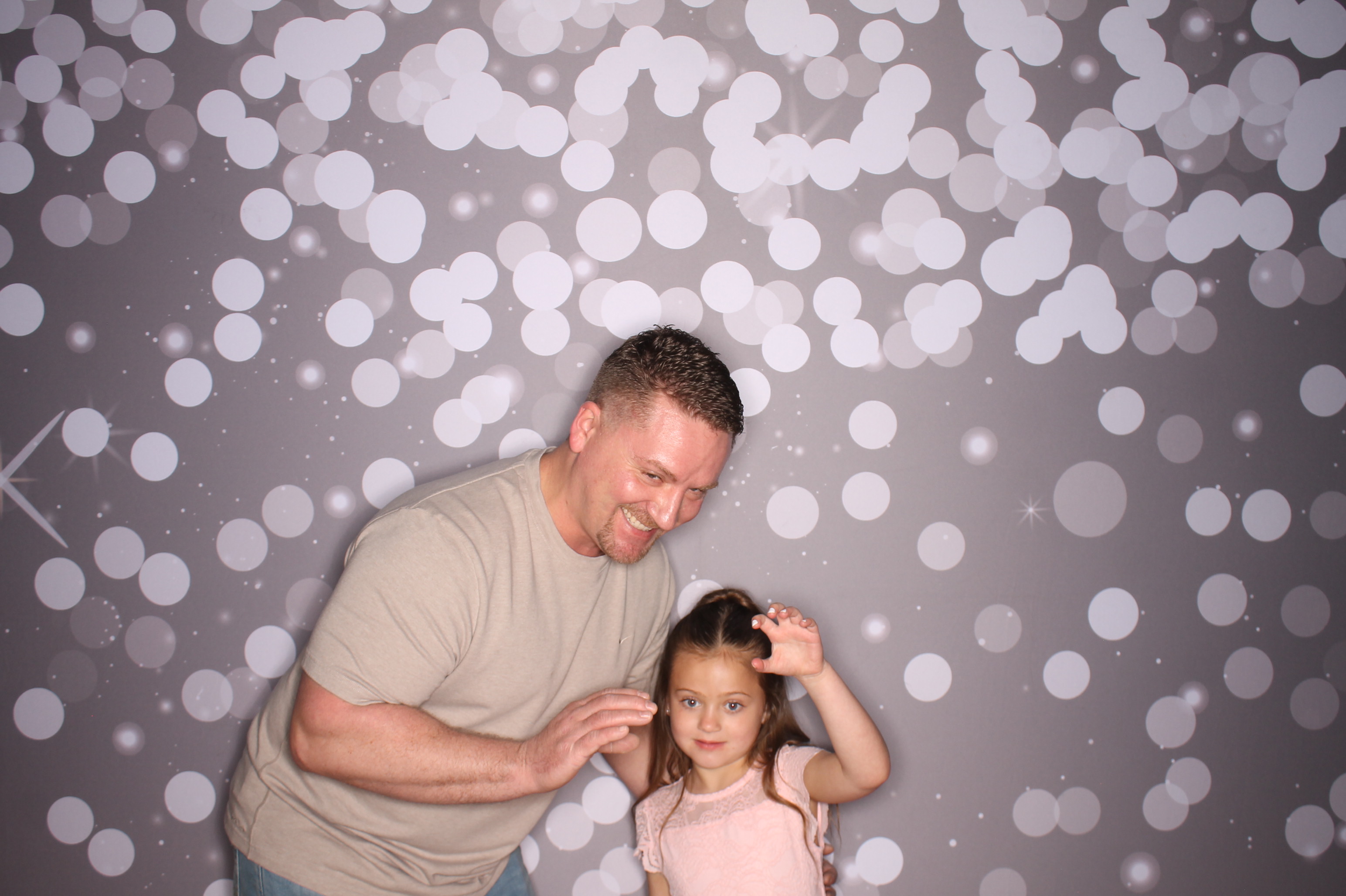 Brookwood Enchanted Father/Daughter Dance | View more photos from the event at gallery.photoboothcincy.com/u/PhotoBoothCincy/Brookwood-Enchanted-FatherDaughter-Dance