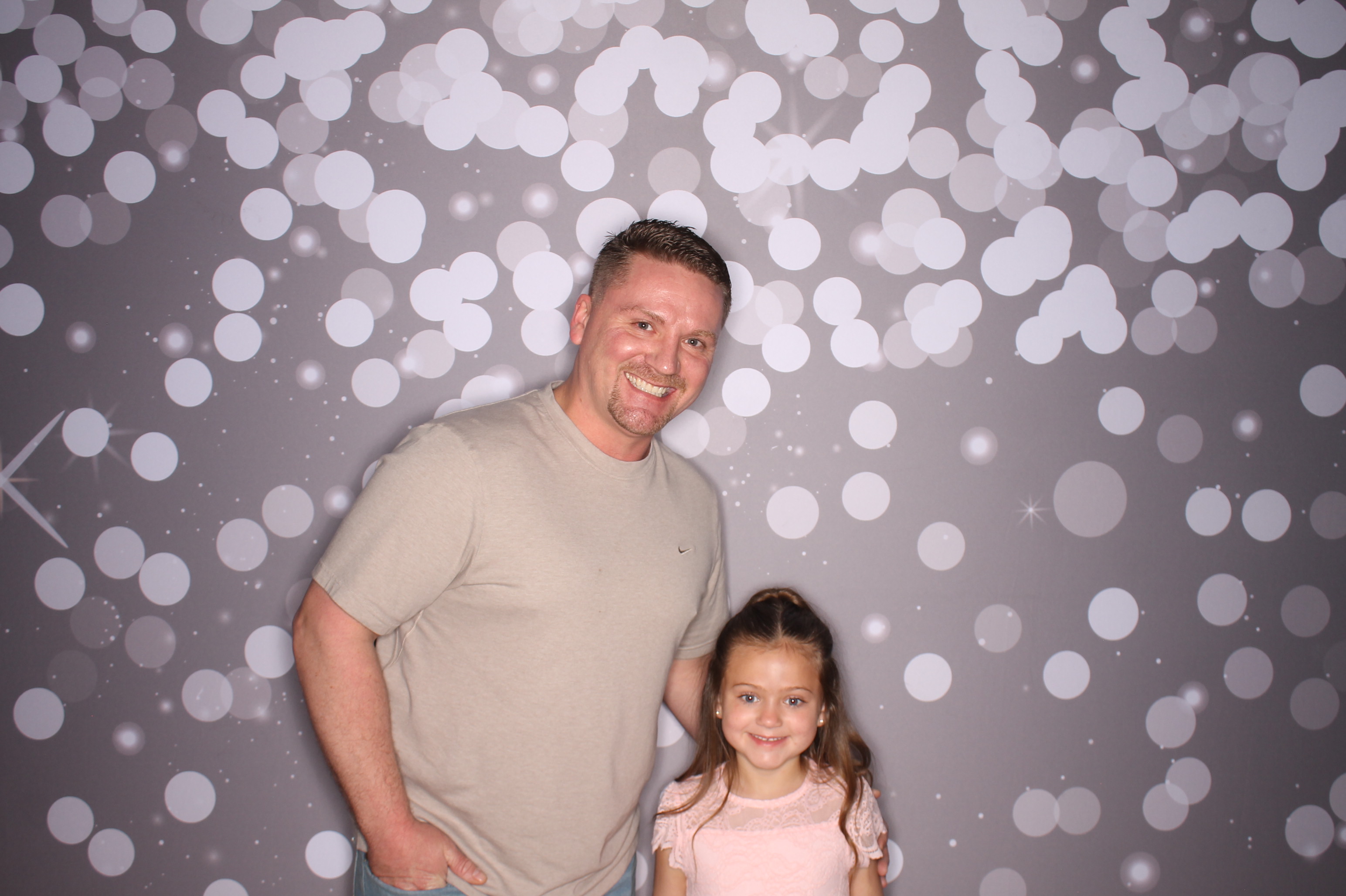 Brookwood Enchanted Father/Daughter Dance | View more photos from the event at gallery.photoboothcincy.com/u/PhotoBoothCincy/Brookwood-Enchanted-FatherDaughter-Dance