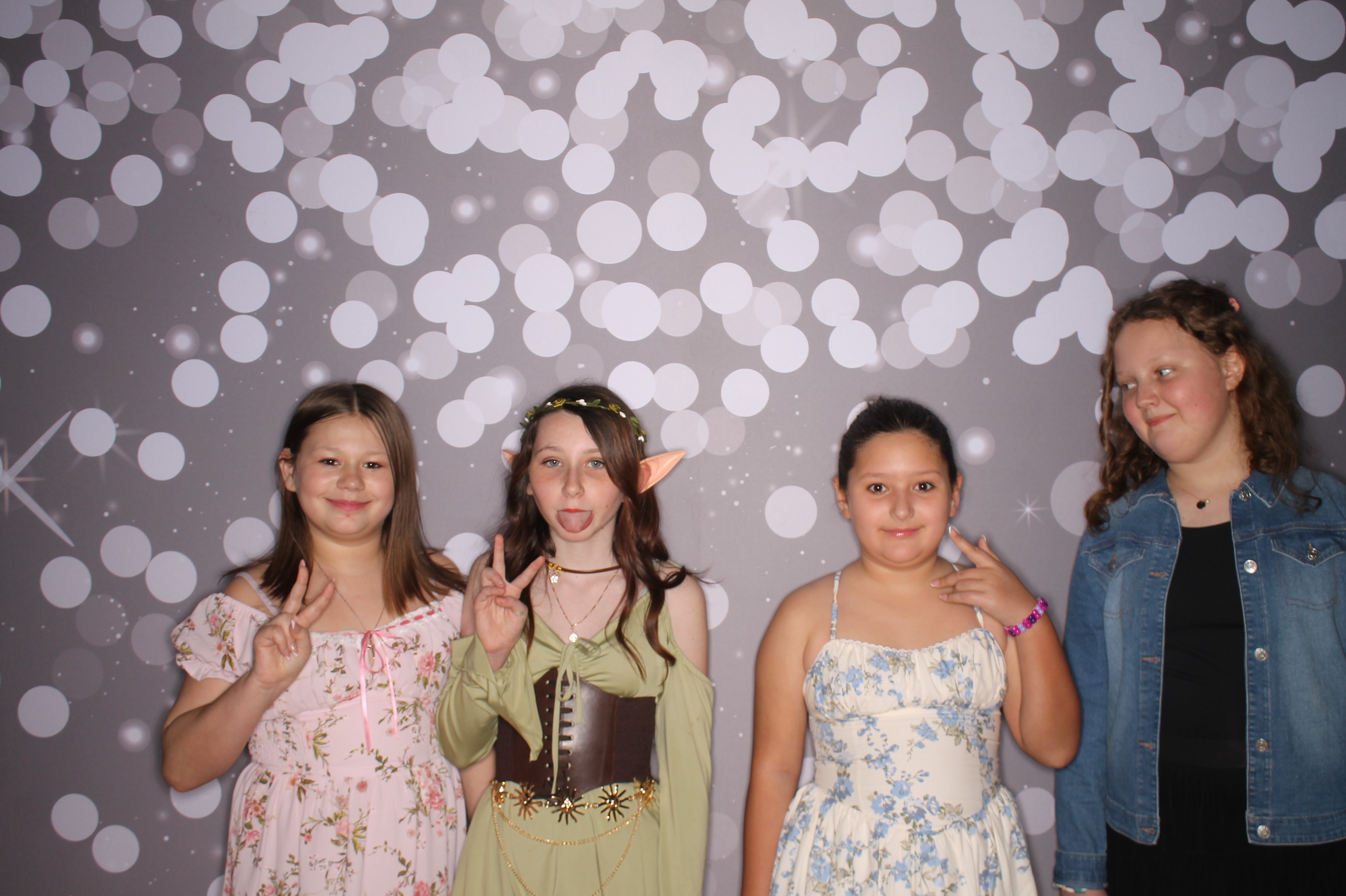 Brookwood Enchanted Father/Daughter Dance | View more photos from the event at gallery.photoboothcincy.com/u/PhotoBoothCincy/Brookwood-Enchanted-FatherDaughter-Dance