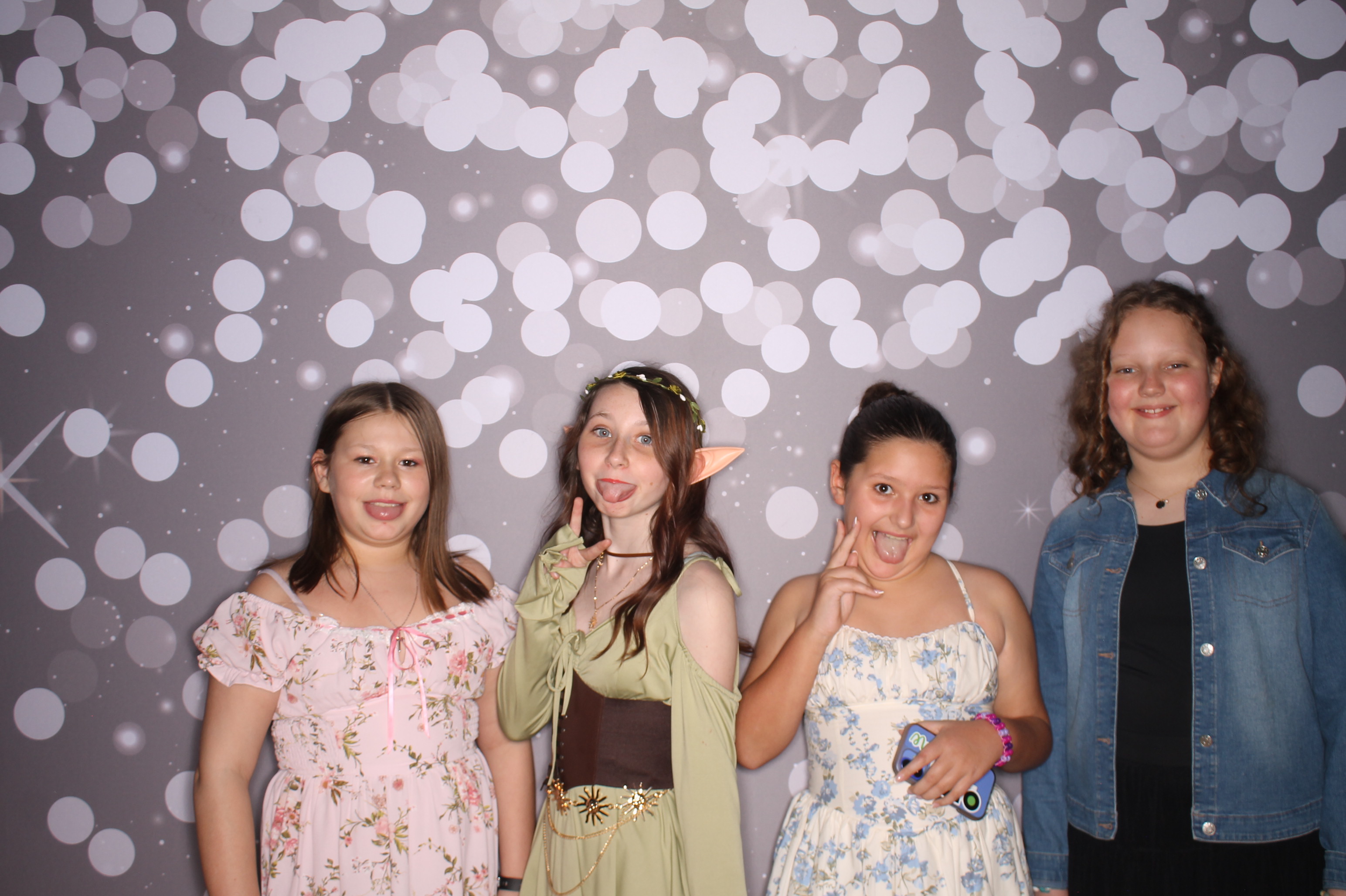 Brookwood Enchanted Father/Daughter Dance | View more photos from the event at gallery.photoboothcincy.com/u/PhotoBoothCincy/Brookwood-Enchanted-FatherDaughter-Dance