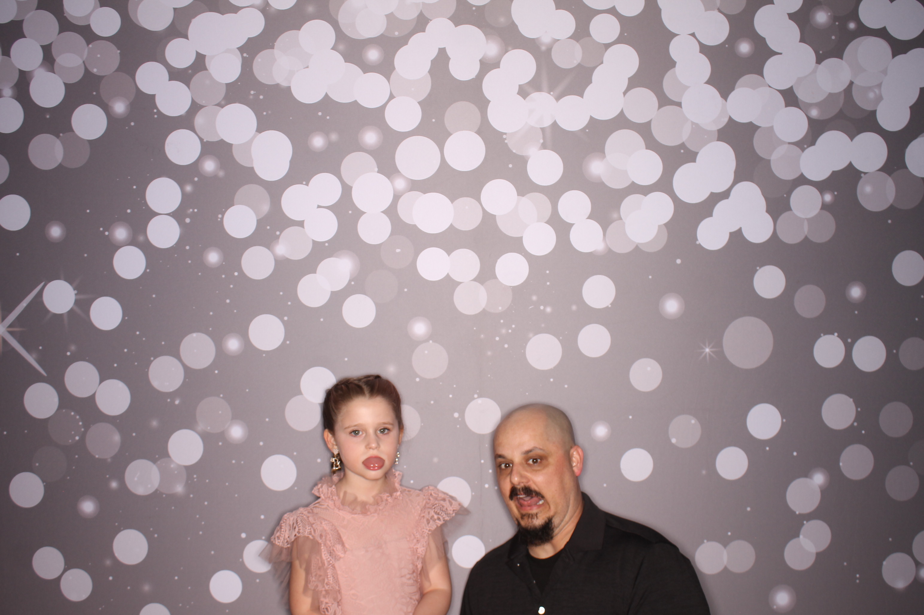 Brookwood Enchanted Father/Daughter Dance | View more photos from the event at gallery.photoboothcincy.com/u/PhotoBoothCincy/Brookwood-Enchanted-FatherDaughter-Dance