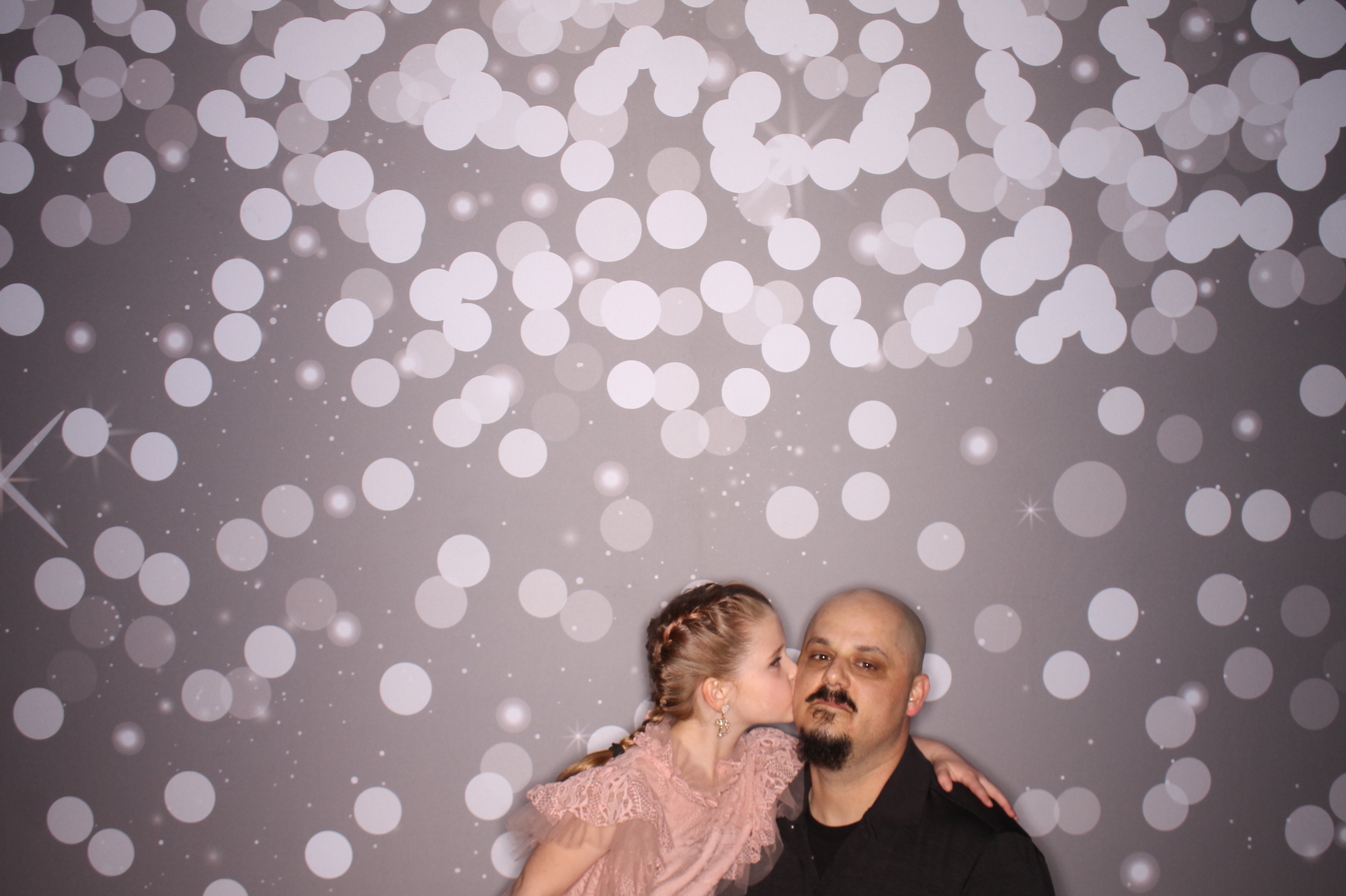 Brookwood Enchanted Father/Daughter Dance | View more photos from the event at gallery.photoboothcincy.com/u/PhotoBoothCincy/Brookwood-Enchanted-FatherDaughter-Dance