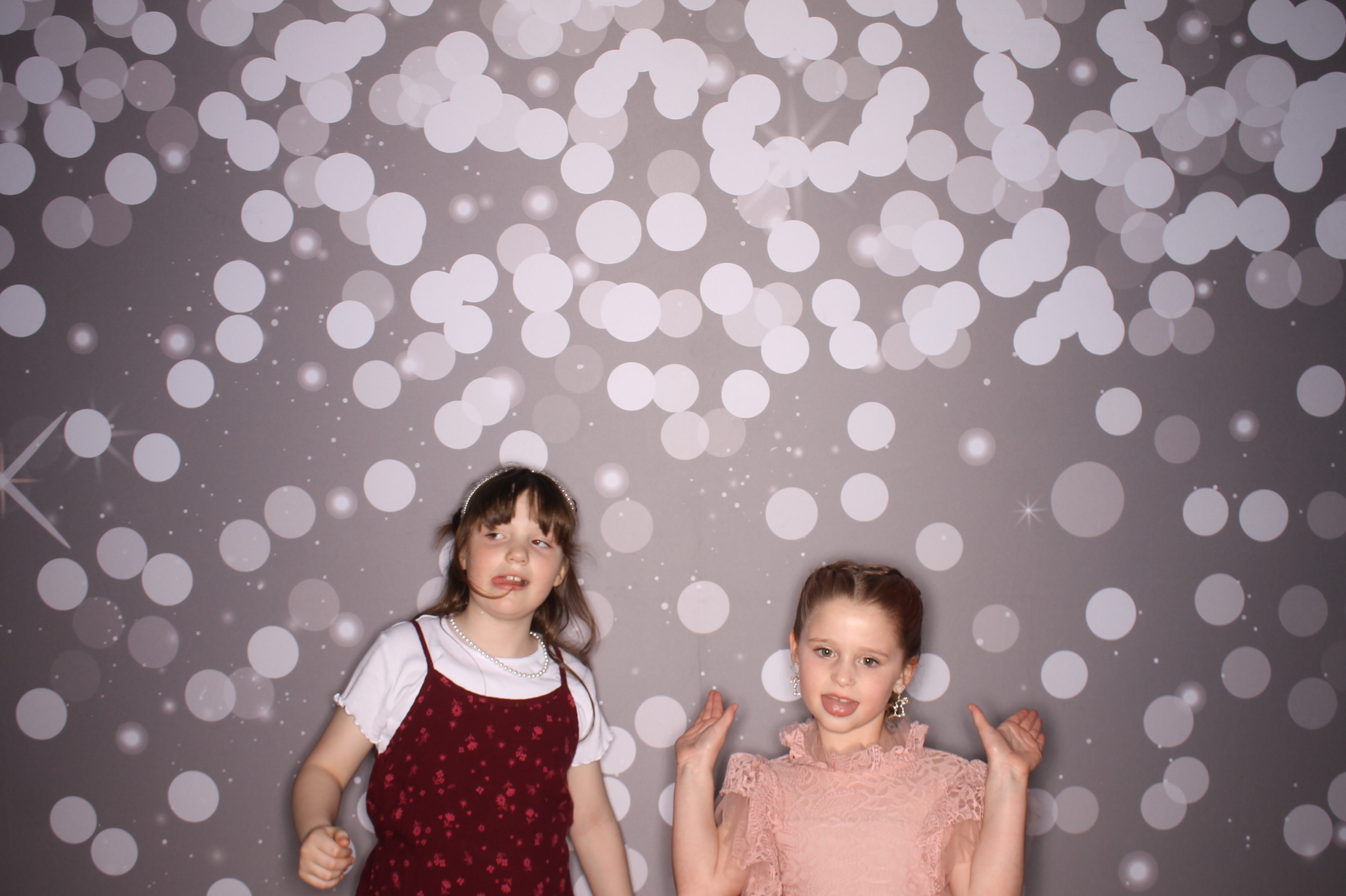 Brookwood Enchanted Father/Daughter Dance | View more photos from the event at gallery.photoboothcincy.com/u/PhotoBoothCincy/Brookwood-Enchanted-FatherDaughter-Dance